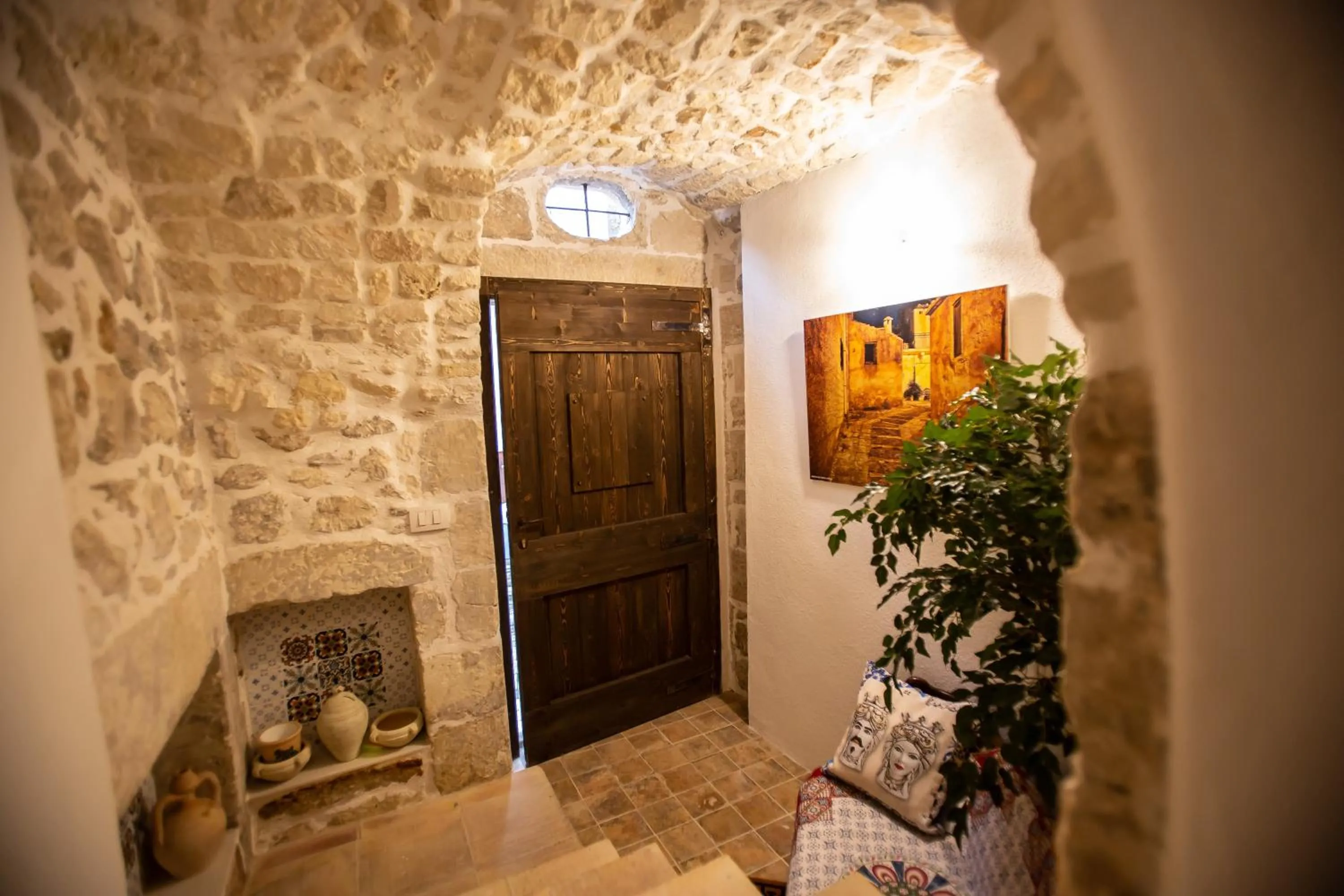 Facade/entrance in Si-Moutique, le Case-grotte degli Avi 2