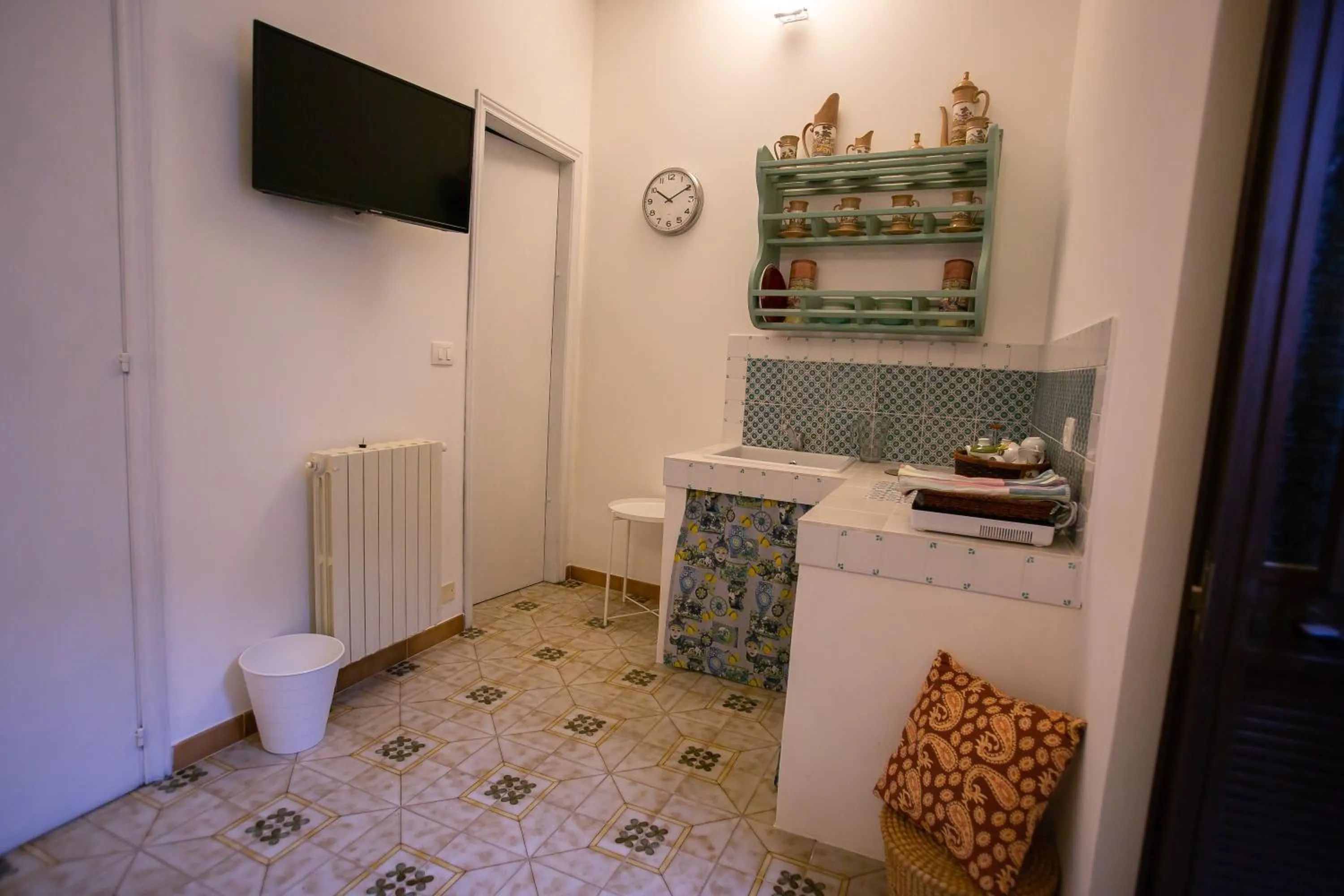 Kitchen or kitchenette in Si-Moutique, le Case-grotte degli Avi 2