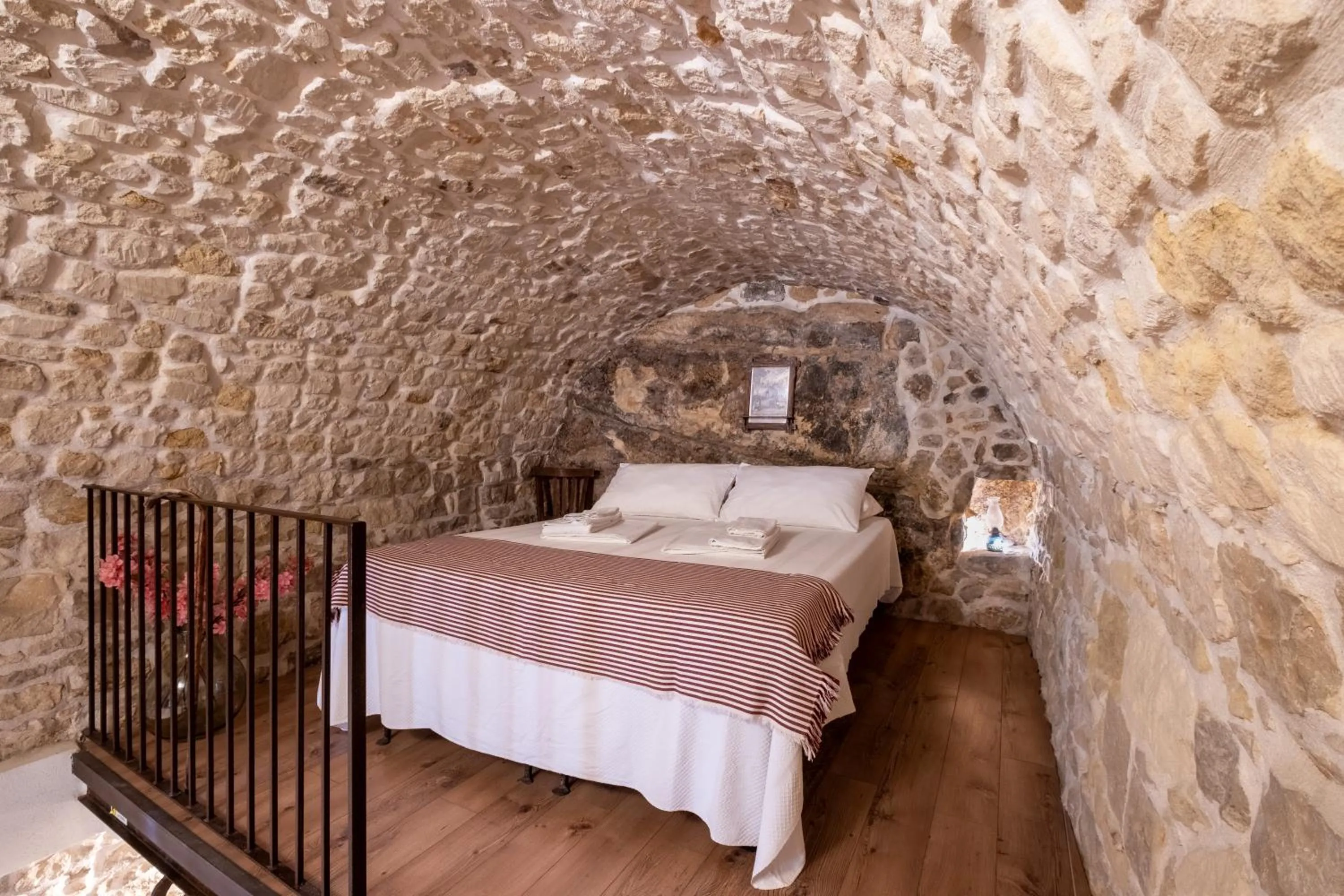 Bed in Si-Moutique, le Case-grotte degli Avi 2