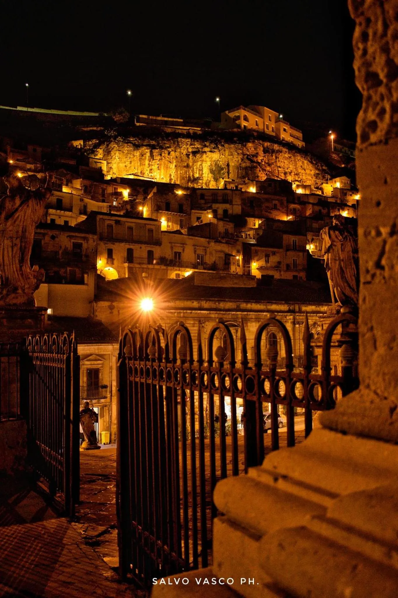 Neighbourhood in Si-Moutique, le Case-grotte degli Avi 2