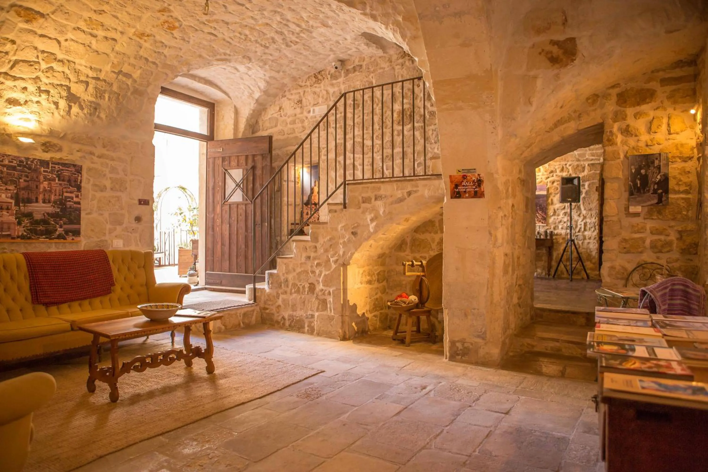 Lobby or reception in Si-Moutique, le Case-grotte degli Avi 2