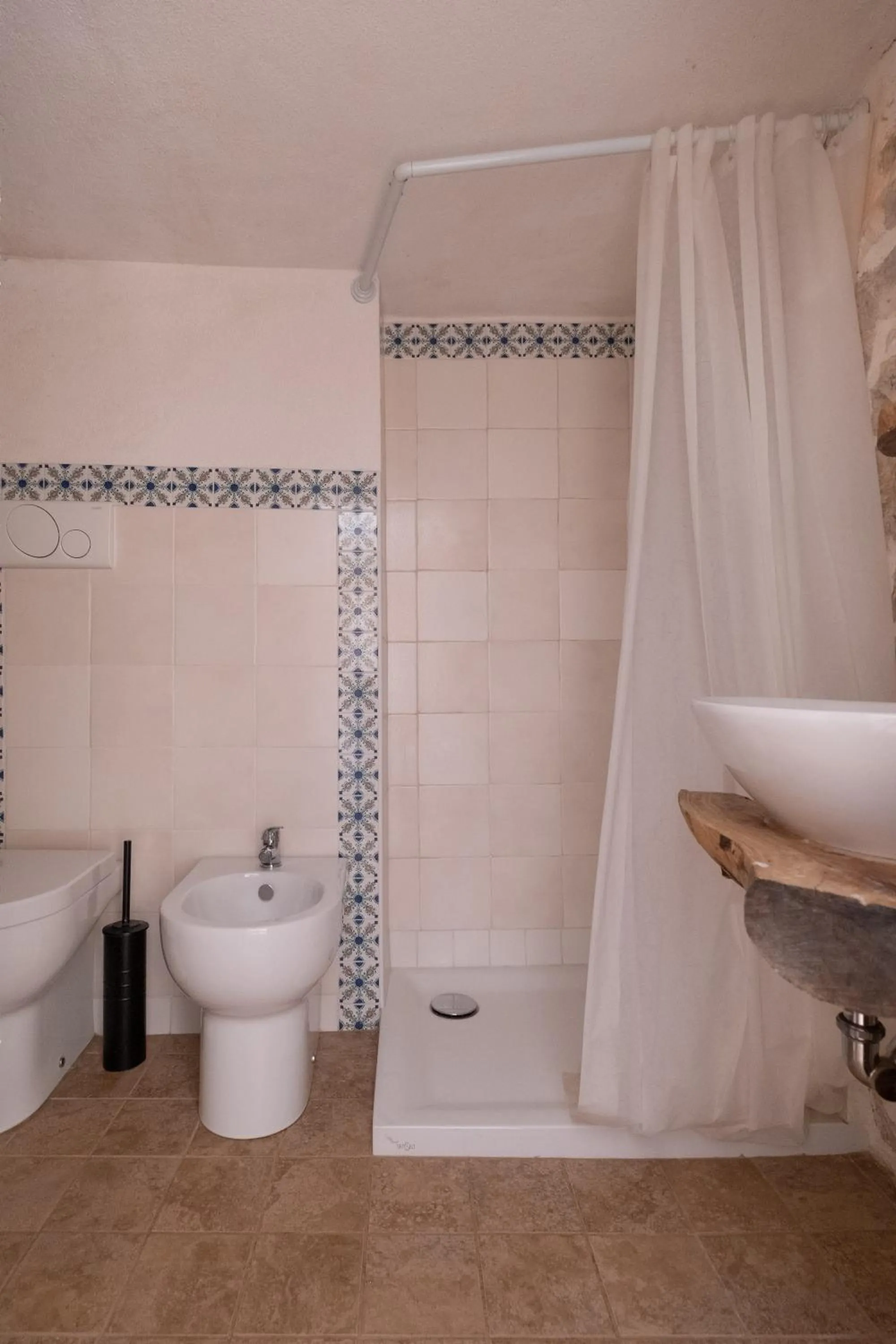 Toilet in Si-Moutique, le Case-grotte degli Avi 2