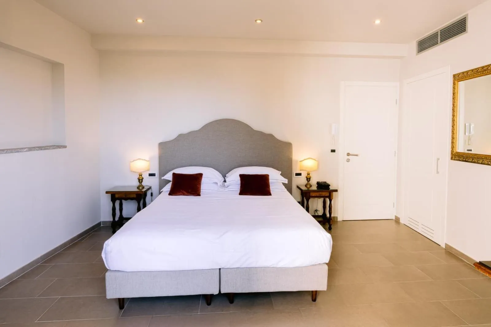 Bed in Hotel Villa Paradiso