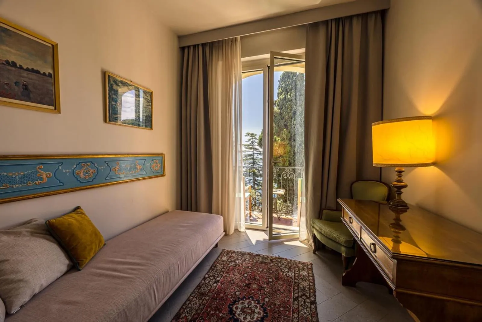 Bed in Hotel Villa Paradiso