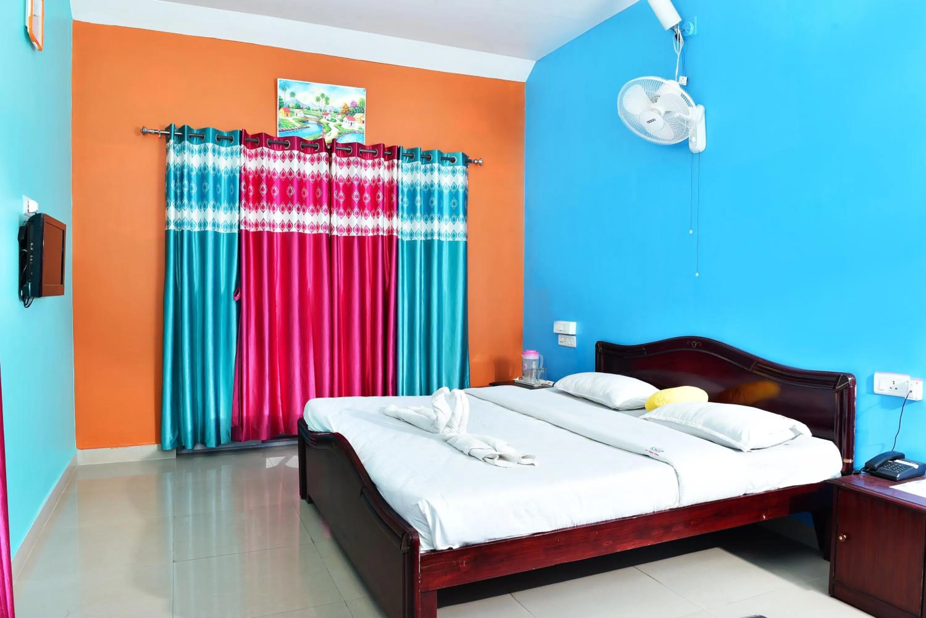 Photo of the whole room, Bed in RK Holiday Home