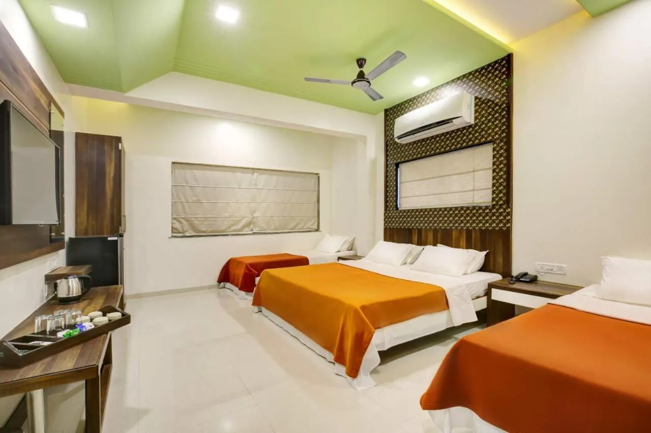 Bedroom, Bed in Hotel Lonavla