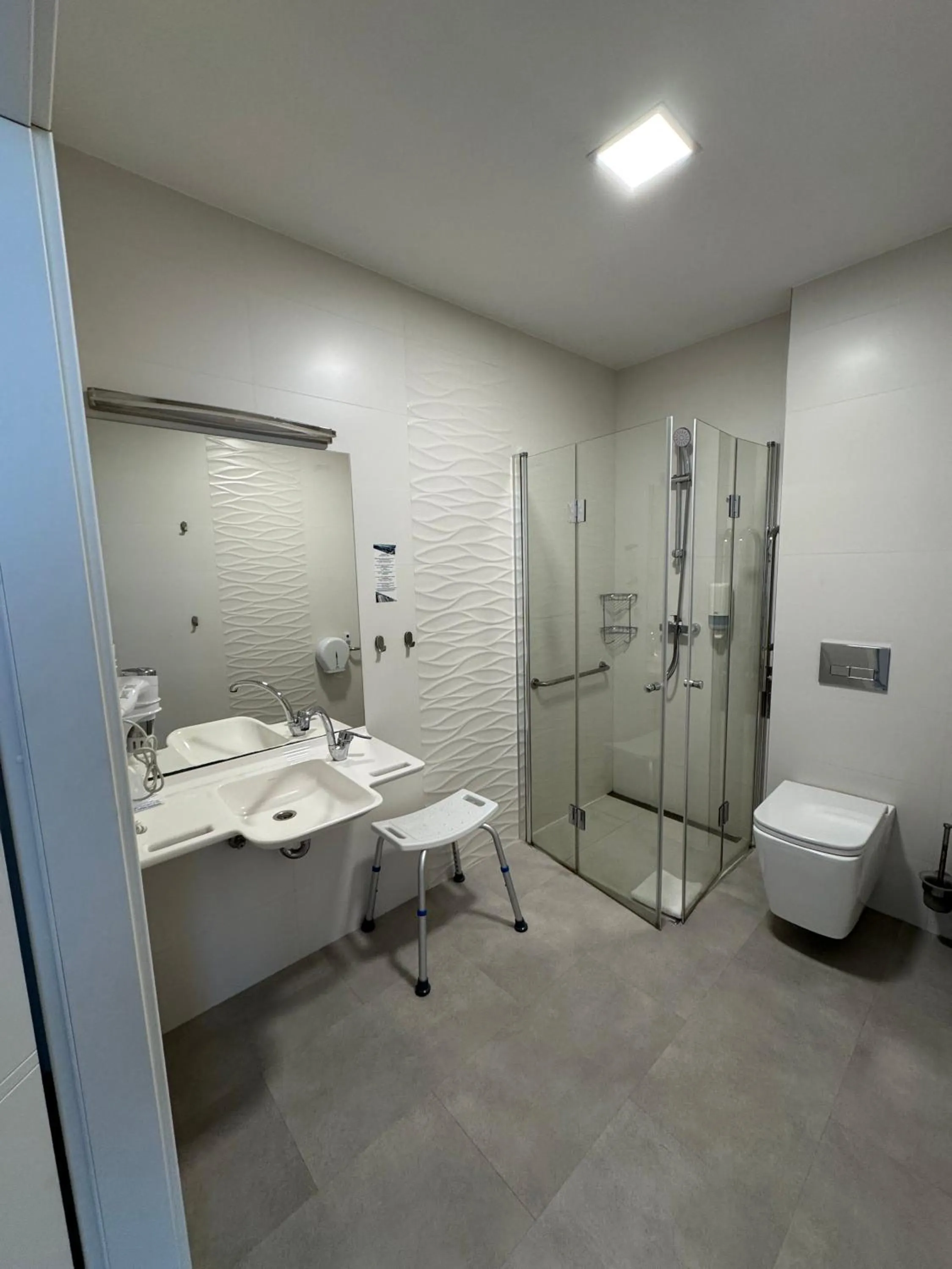 Bathroom in Carina Hotel