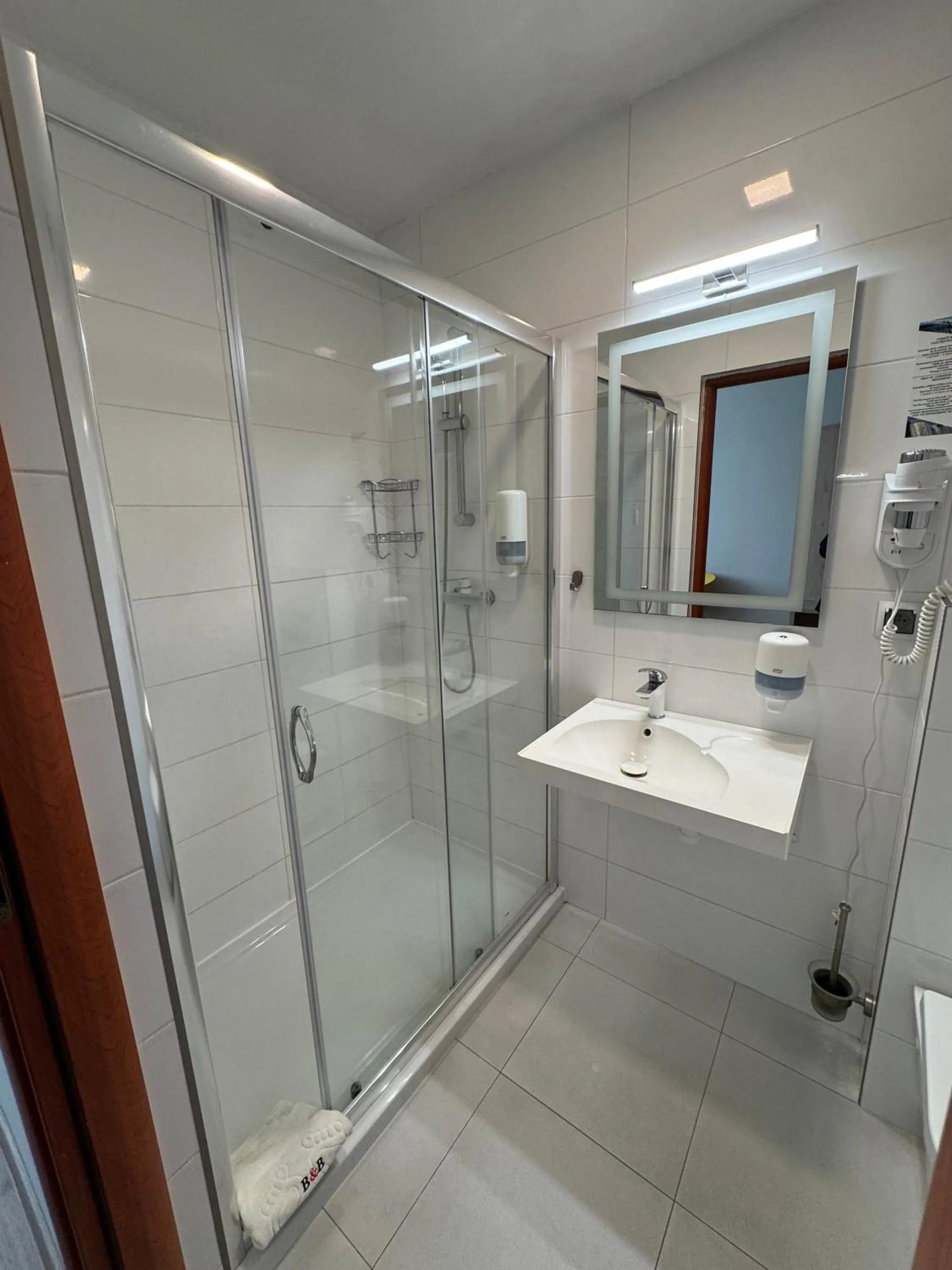 Shower in Carina Hotel