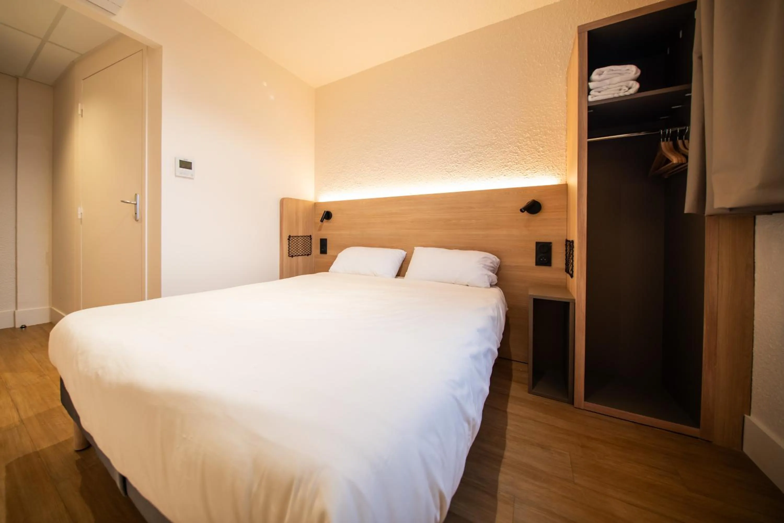 Bedroom, Bed in Premiere Classe Annecy Cran-Gevrier RÉNOVÉ EN 2025