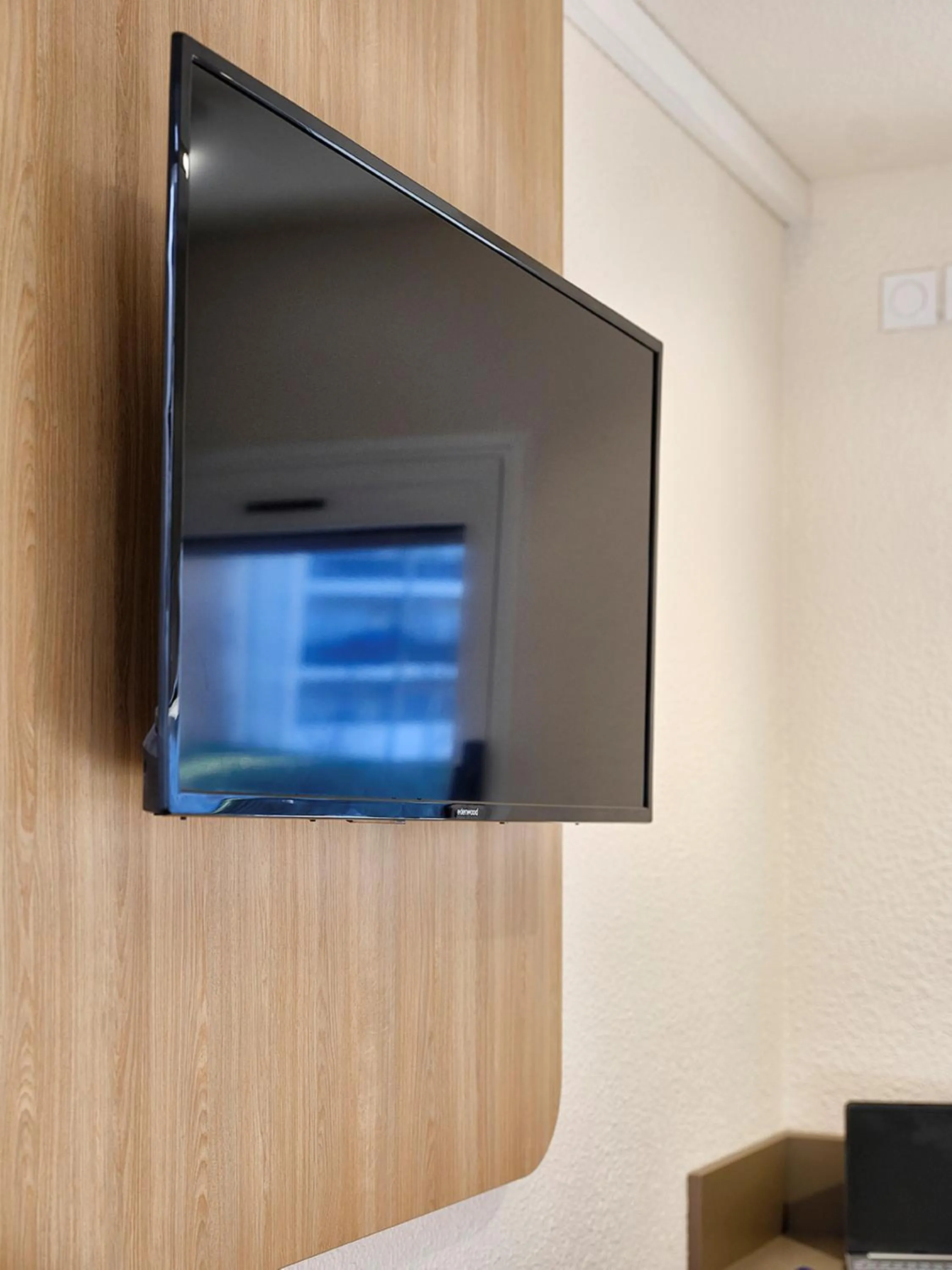 TV and multimedia in Premiere Classe Annecy Cran-Gevrier RÉNOVÉ EN 2025