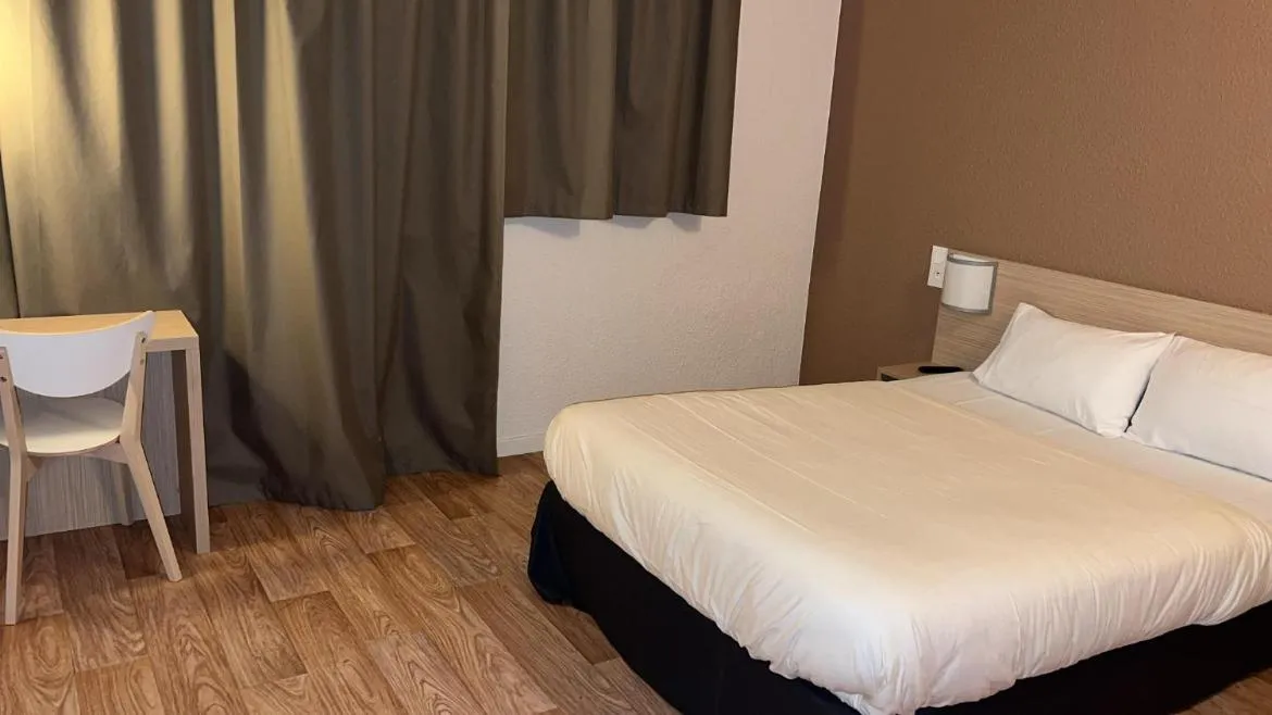 Photo of the whole room, Bed in Premiere Classe Annecy Cran-Gevrier RÉNOVÉ EN 2025