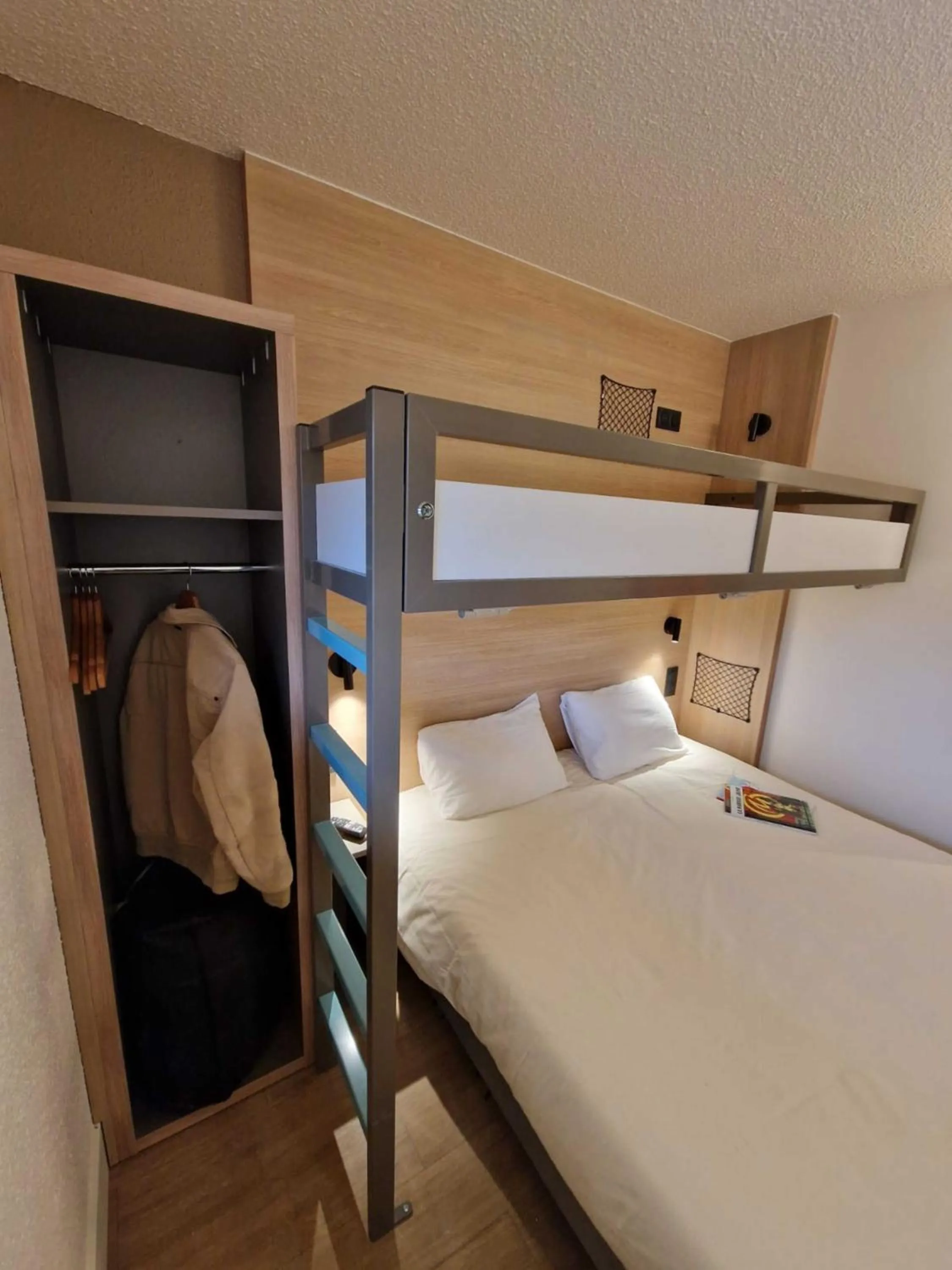 Photo of the whole room, Bed in Premiere Classe Annecy Cran-Gevrier RÉNOVÉ EN 2025