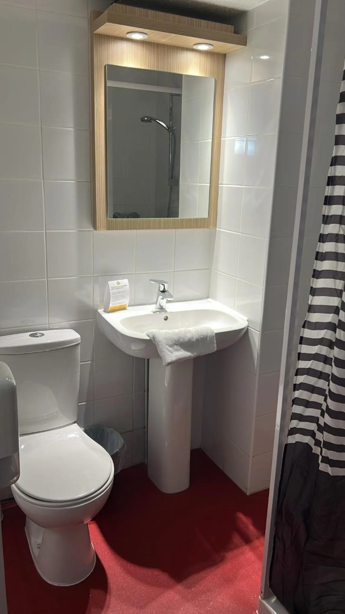 Bathroom in Premiere Classe Annecy Cran-Gevrier RÉNOVÉ EN 2025