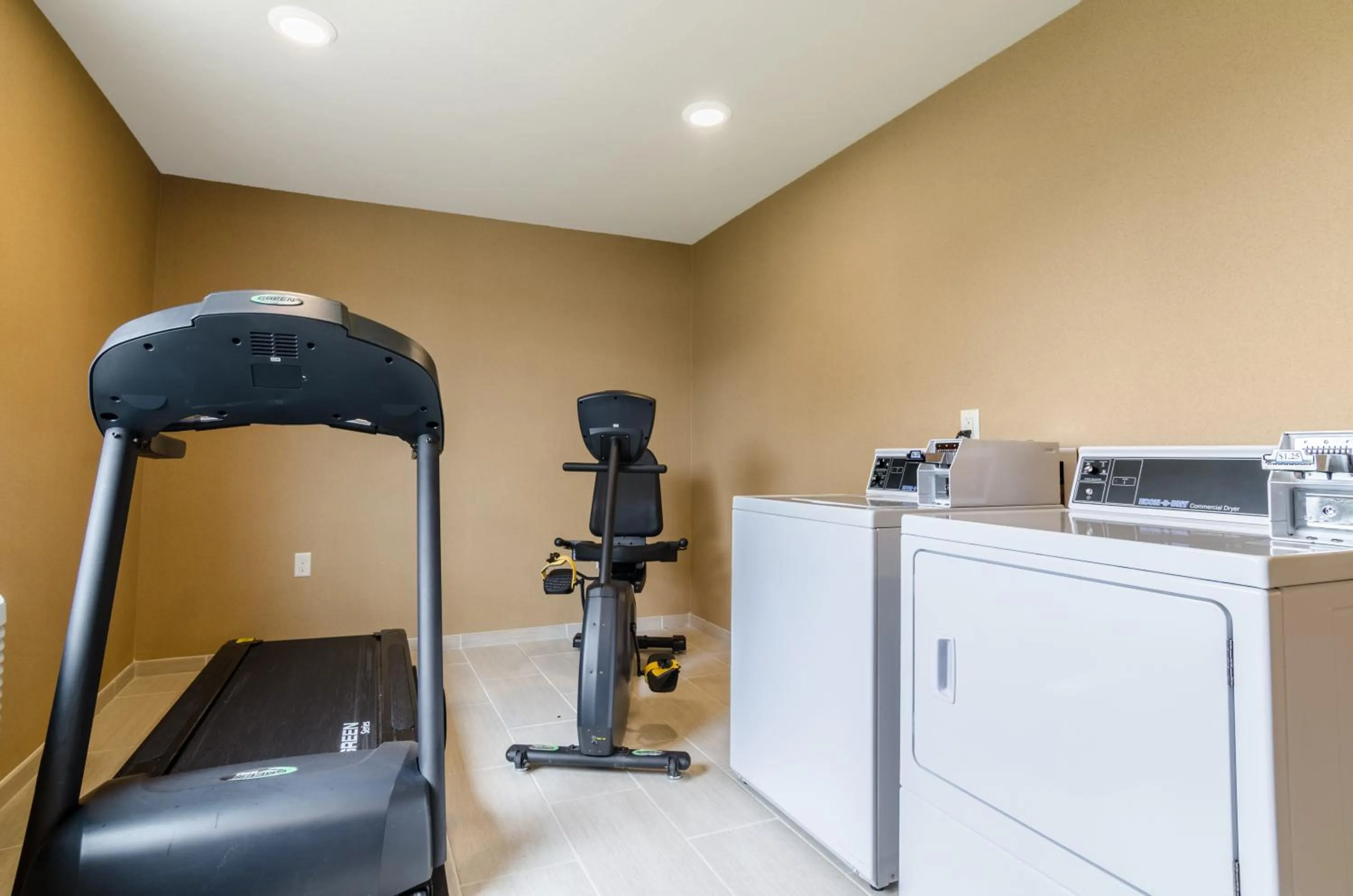 Fitness centre/facilities in Cobblestone Inn & Suites - Oberlin