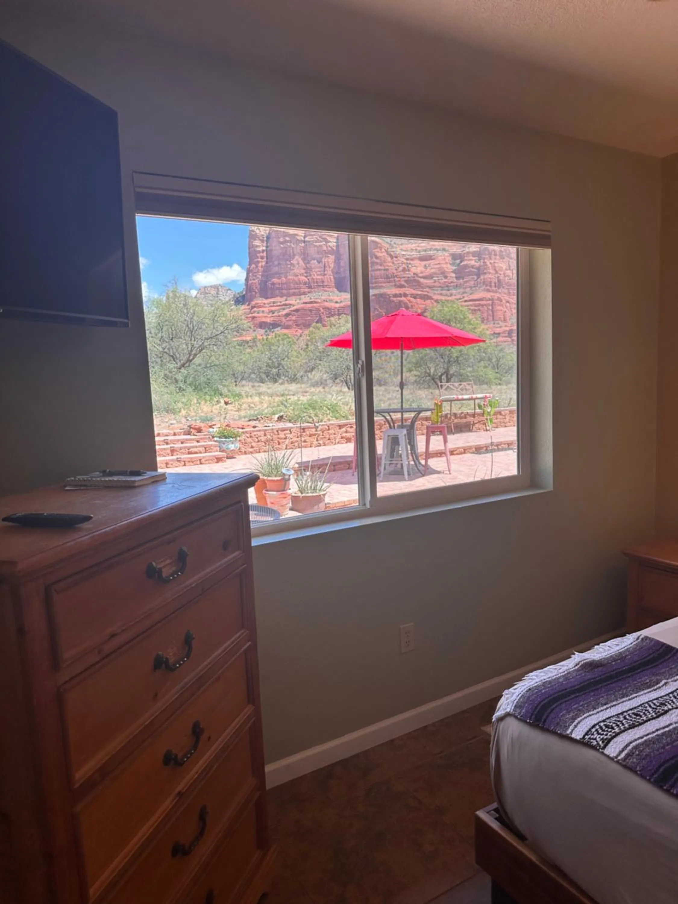 Bed in Cozy Cactus Inn