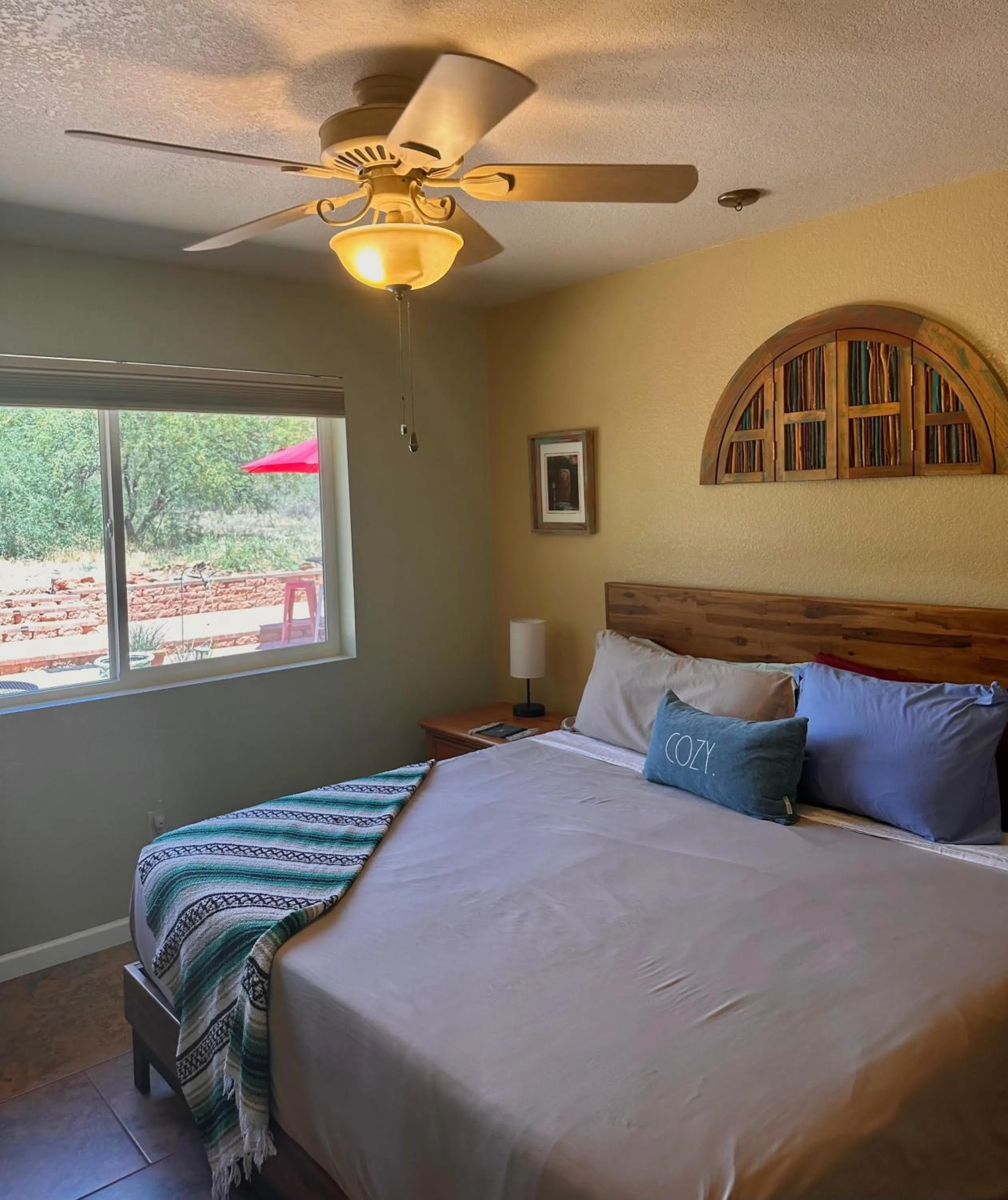 Bedroom, Bed in Cozy Cactus Inn