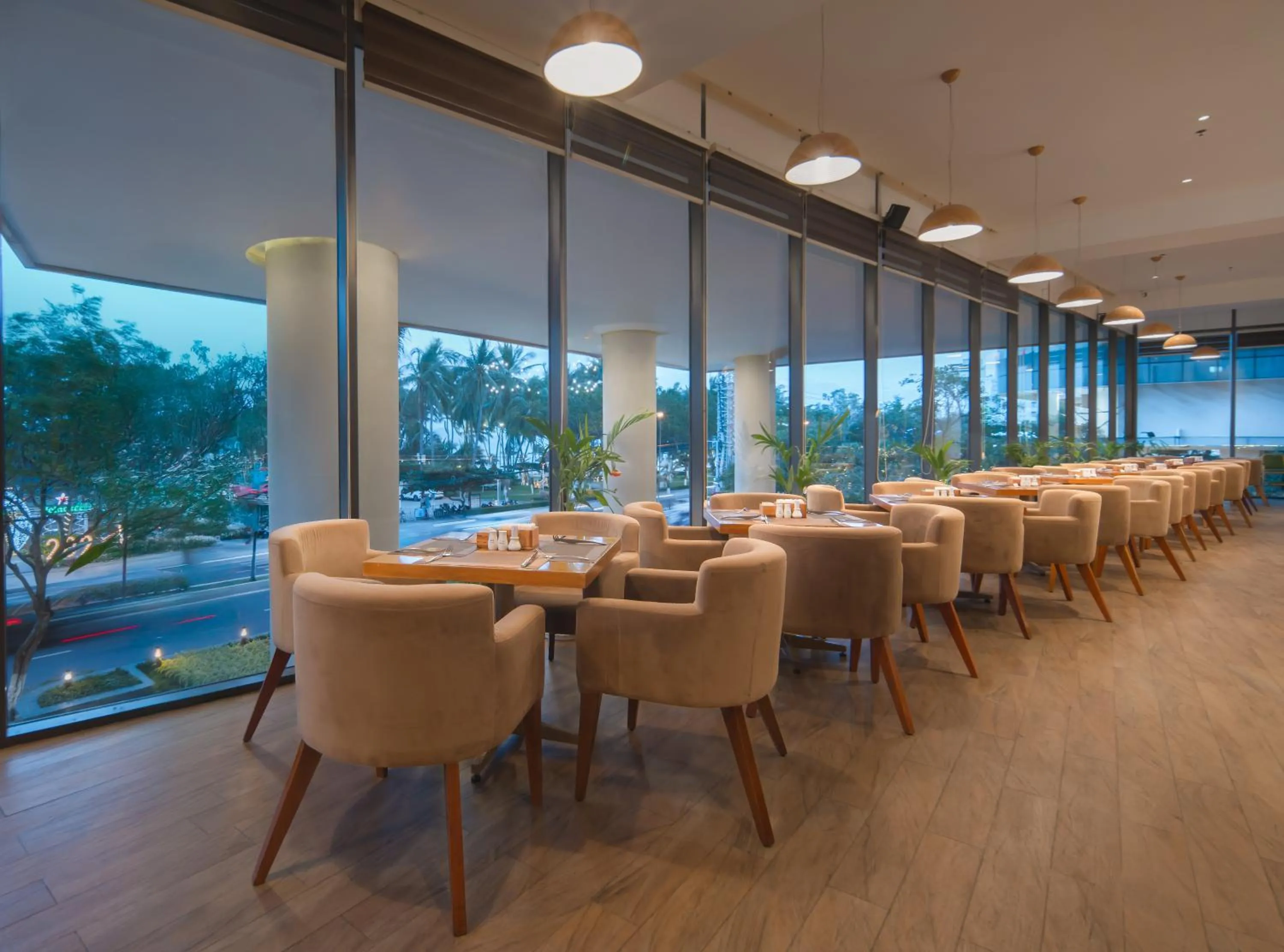 Restaurant/places to eat in Starcity Hotel & Condotel Beachfront Nha Trang