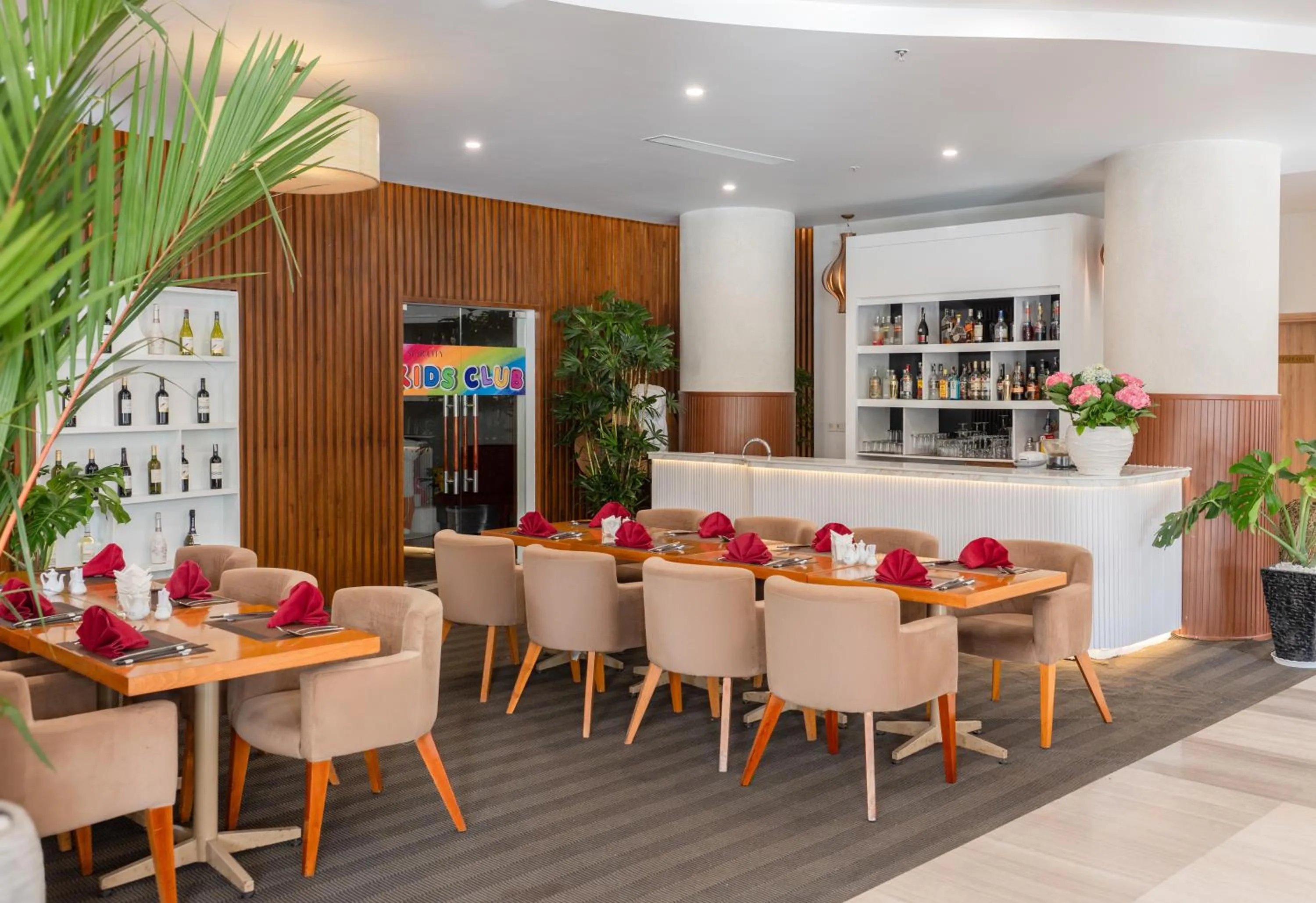 Restaurant/places to eat in Starcity Hotel & Condotel Beachfront Nha Trang