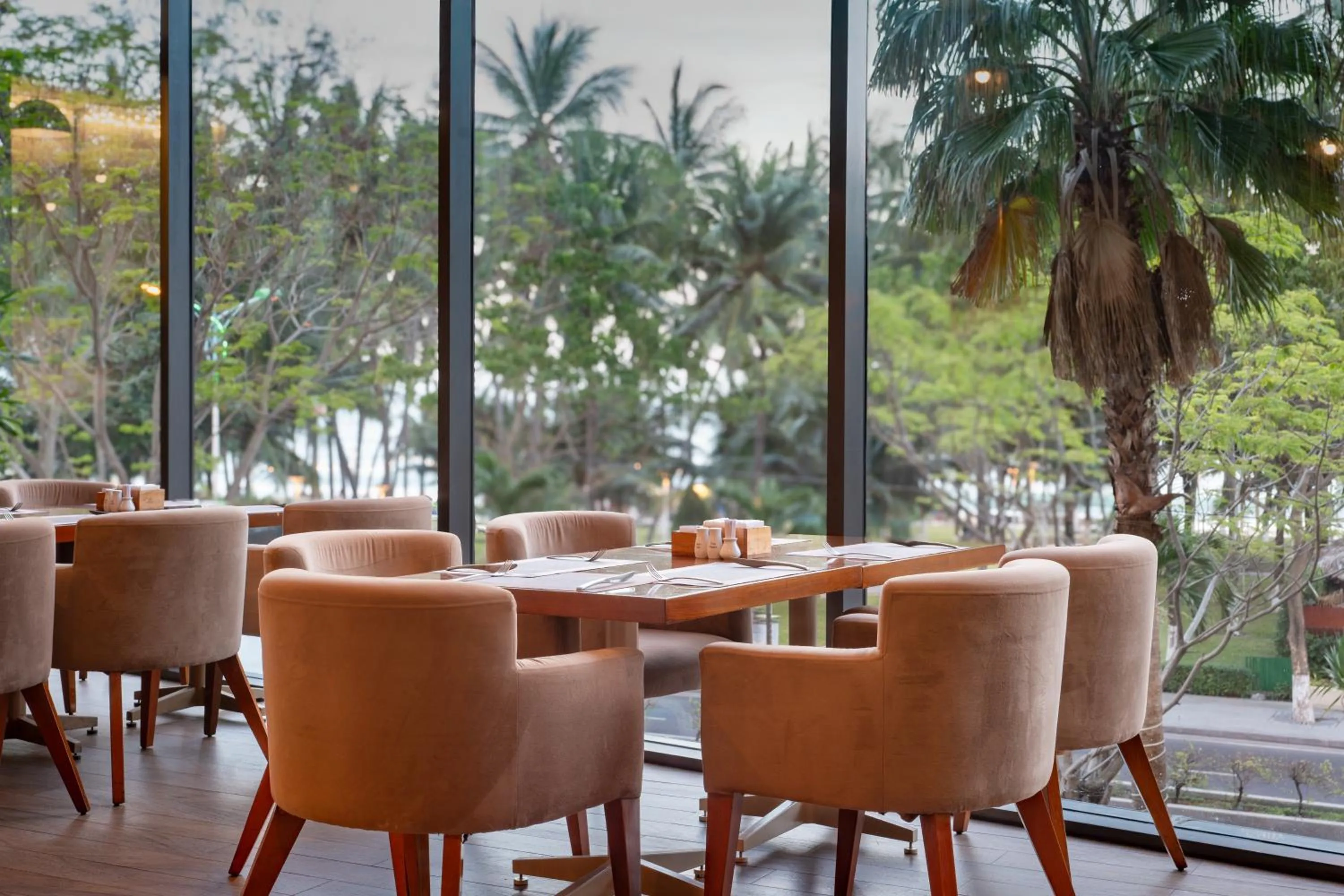 Restaurant/places to eat in Starcity Hotel & Condotel Beachfront Nha Trang