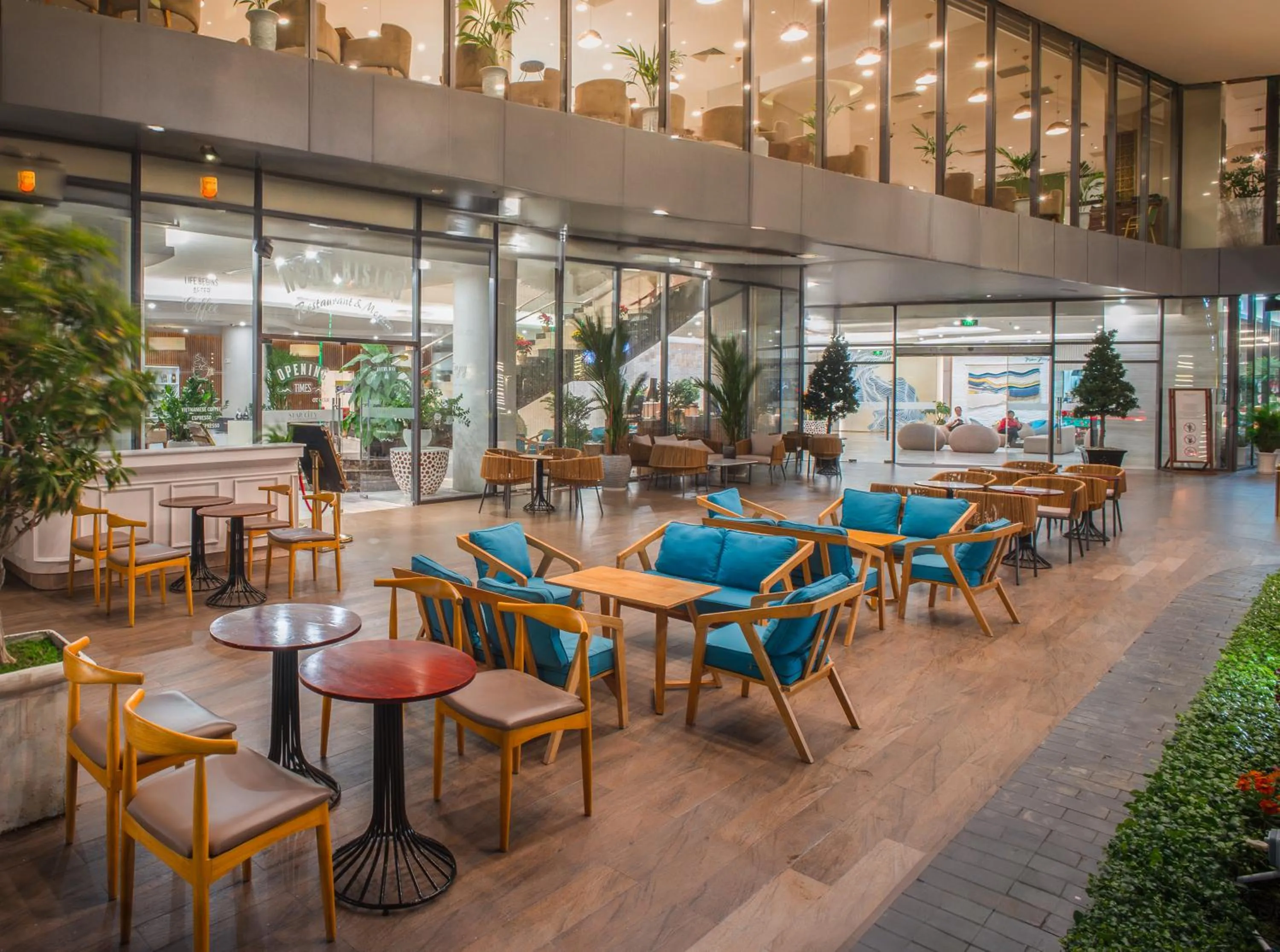 Restaurant/places to eat in Starcity Hotel & Condotel Beachfront Nha Trang