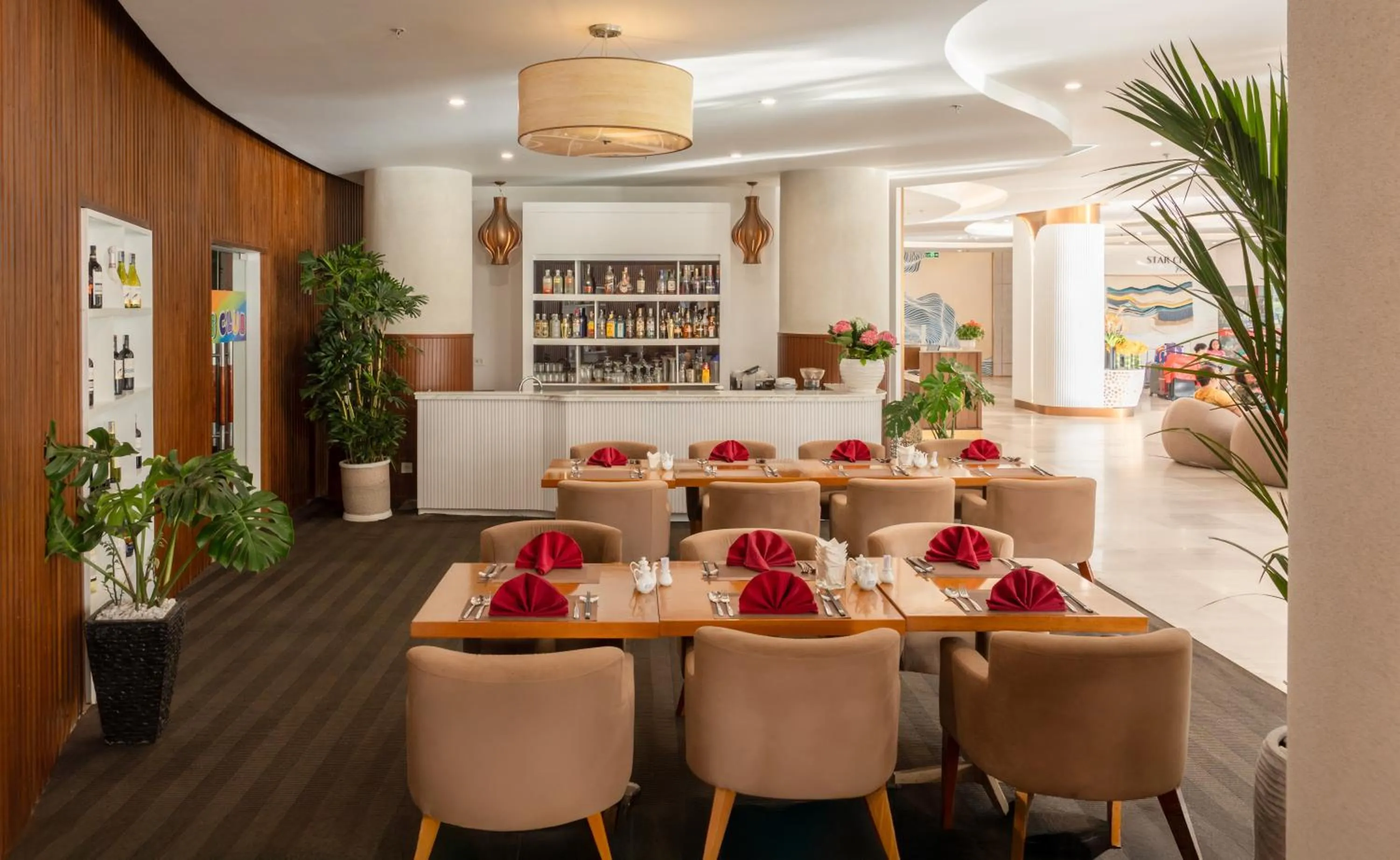 Restaurant/places to eat in Starcity Hotel & Condotel Beachfront Nha Trang