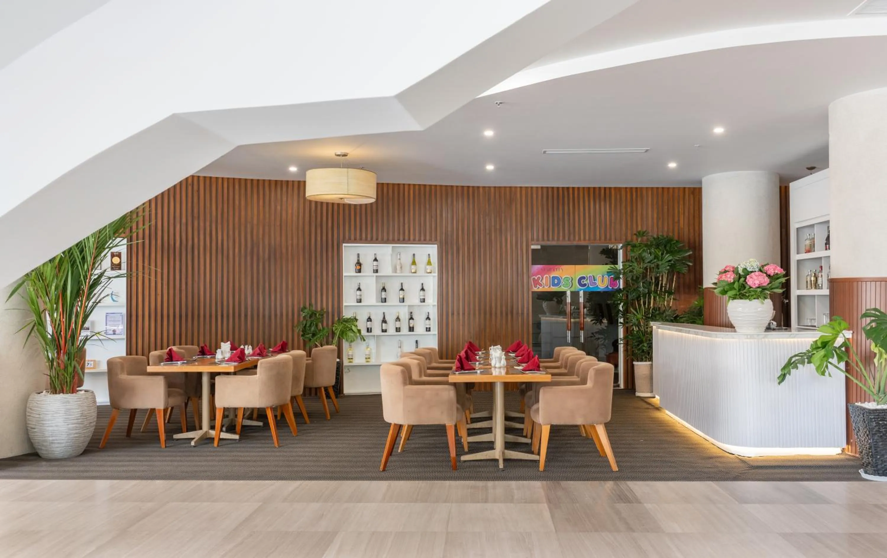 Restaurant/places to eat in Starcity Hotel & Condotel Beachfront Nha Trang