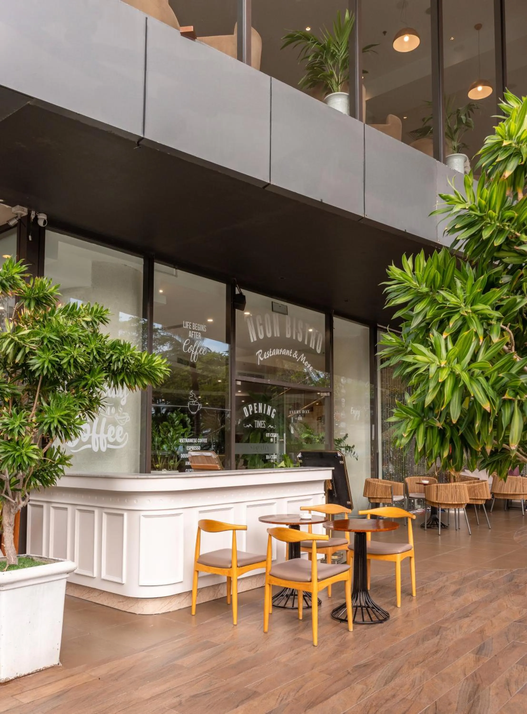 Restaurant/places to eat in Starcity Hotel & Condotel Beachfront Nha Trang