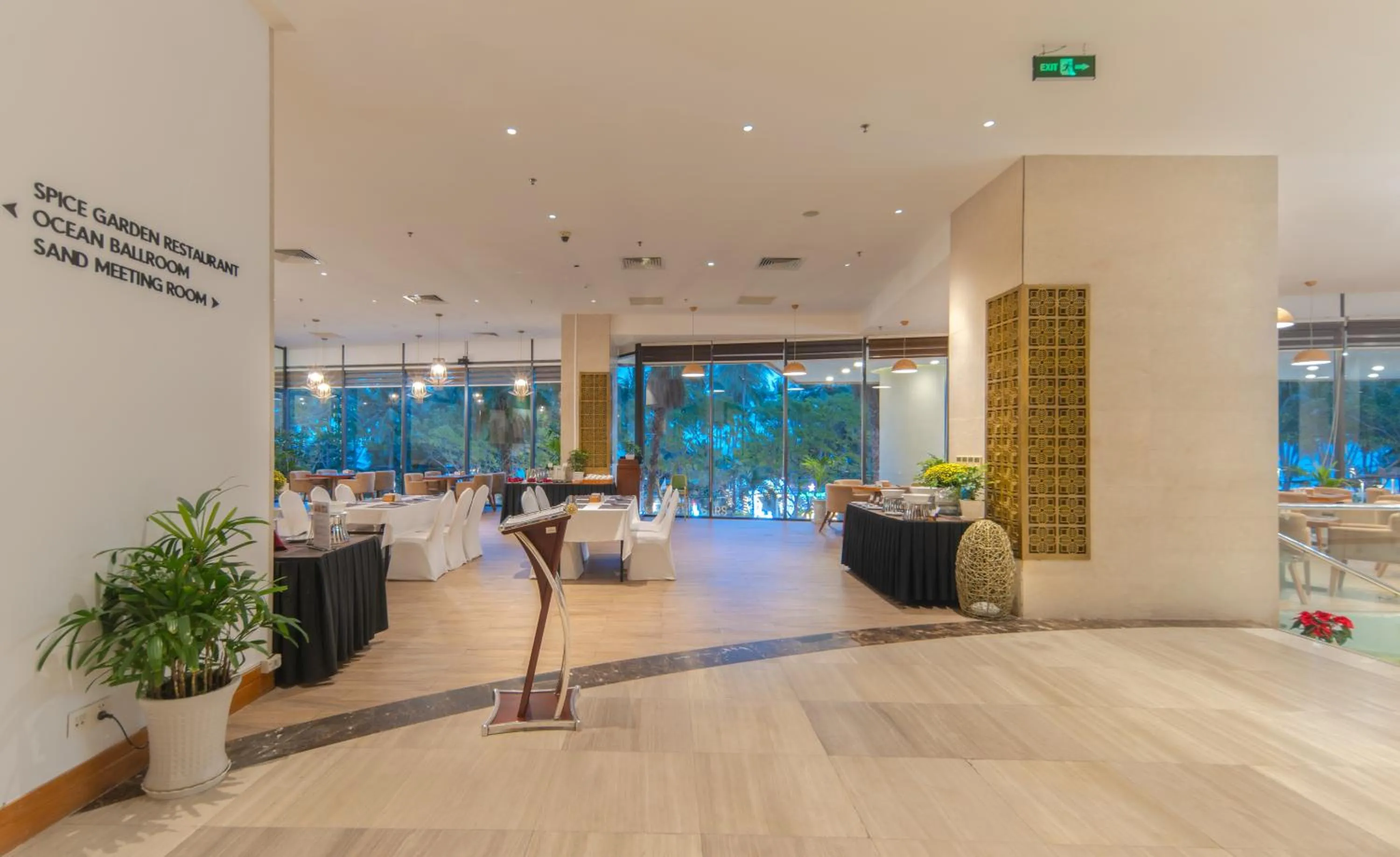 Restaurant/places to eat in Starcity Hotel & Condotel Beachfront Nha Trang