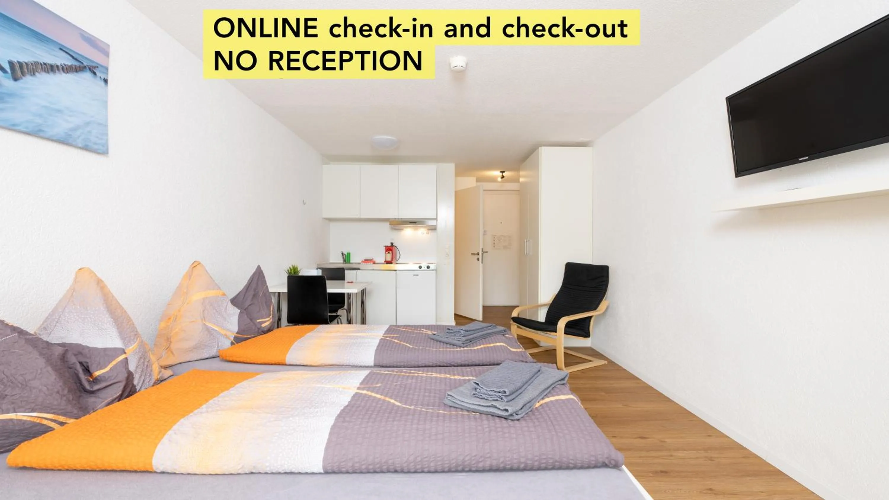 Kitchen or kitchenette, Bed in Anstatthotel Luzern - app self-check-in
