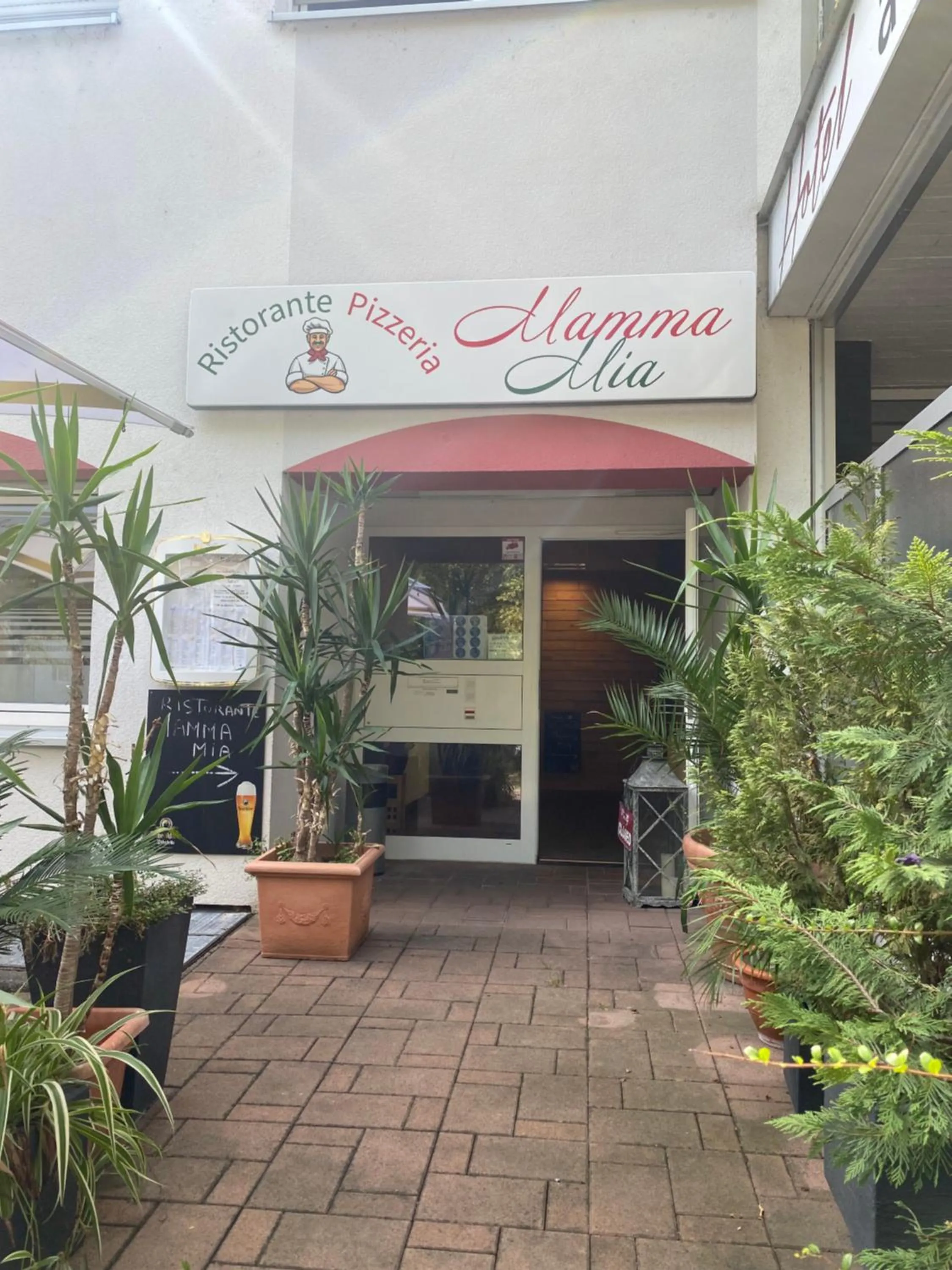 Restaurant/places to eat in Hotel am Westend