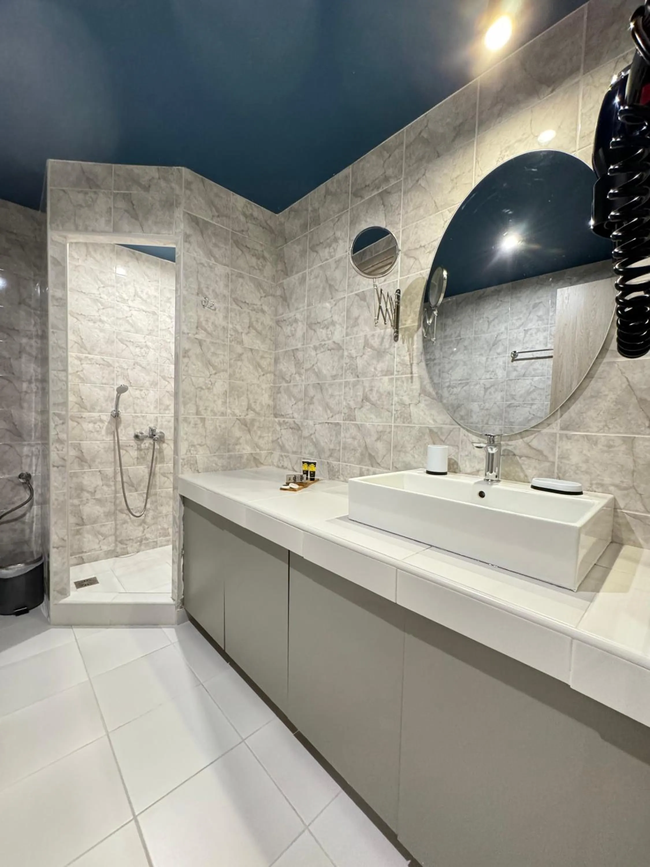 Bathroom in Lotus Center