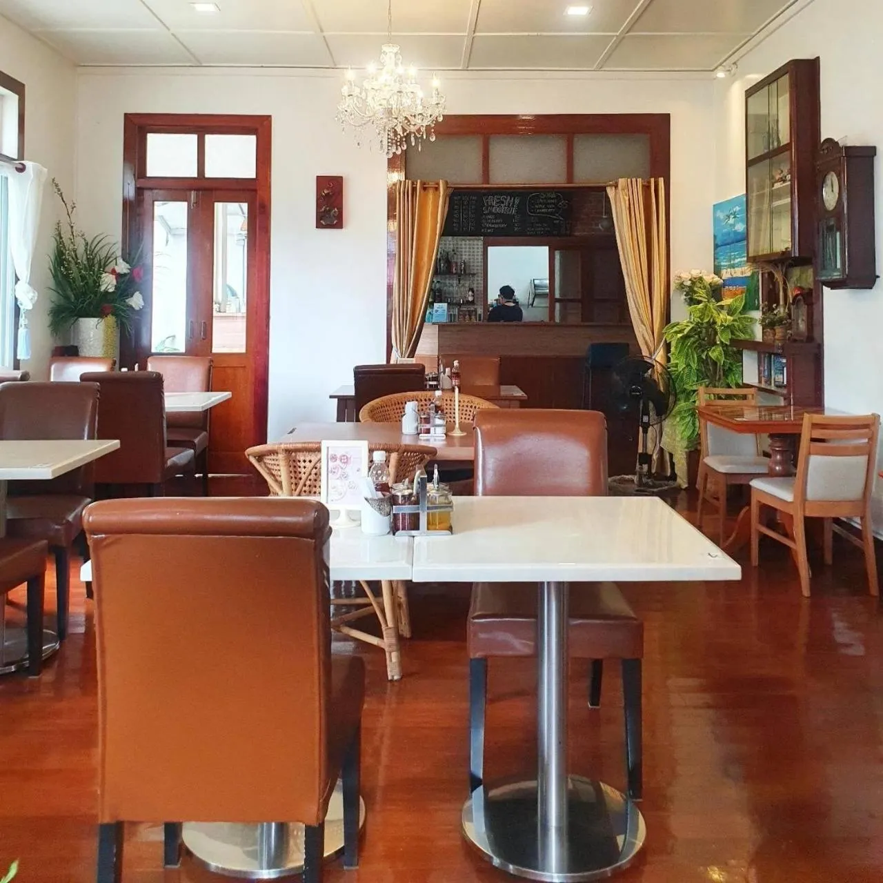 Restaurant/places to eat in Dinsomon Hotel