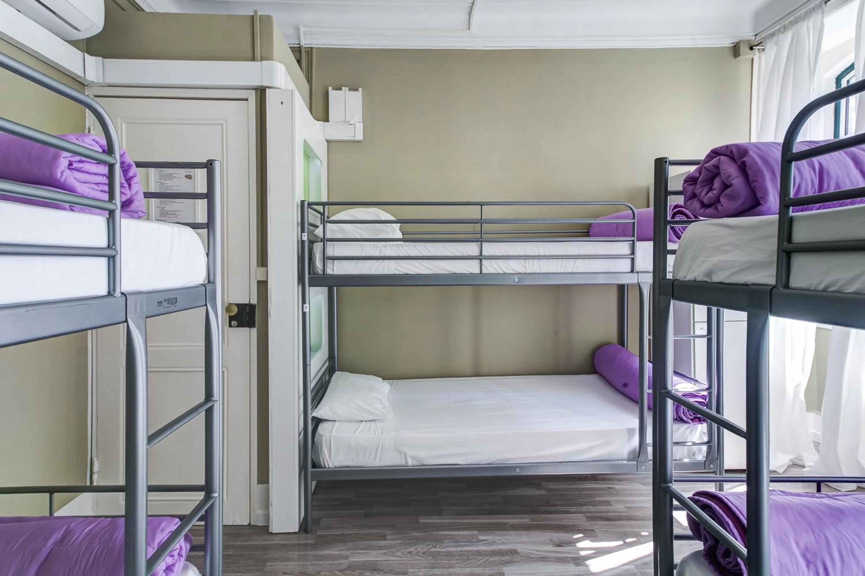 Bedroom, Bed in Hostel Seven Hills