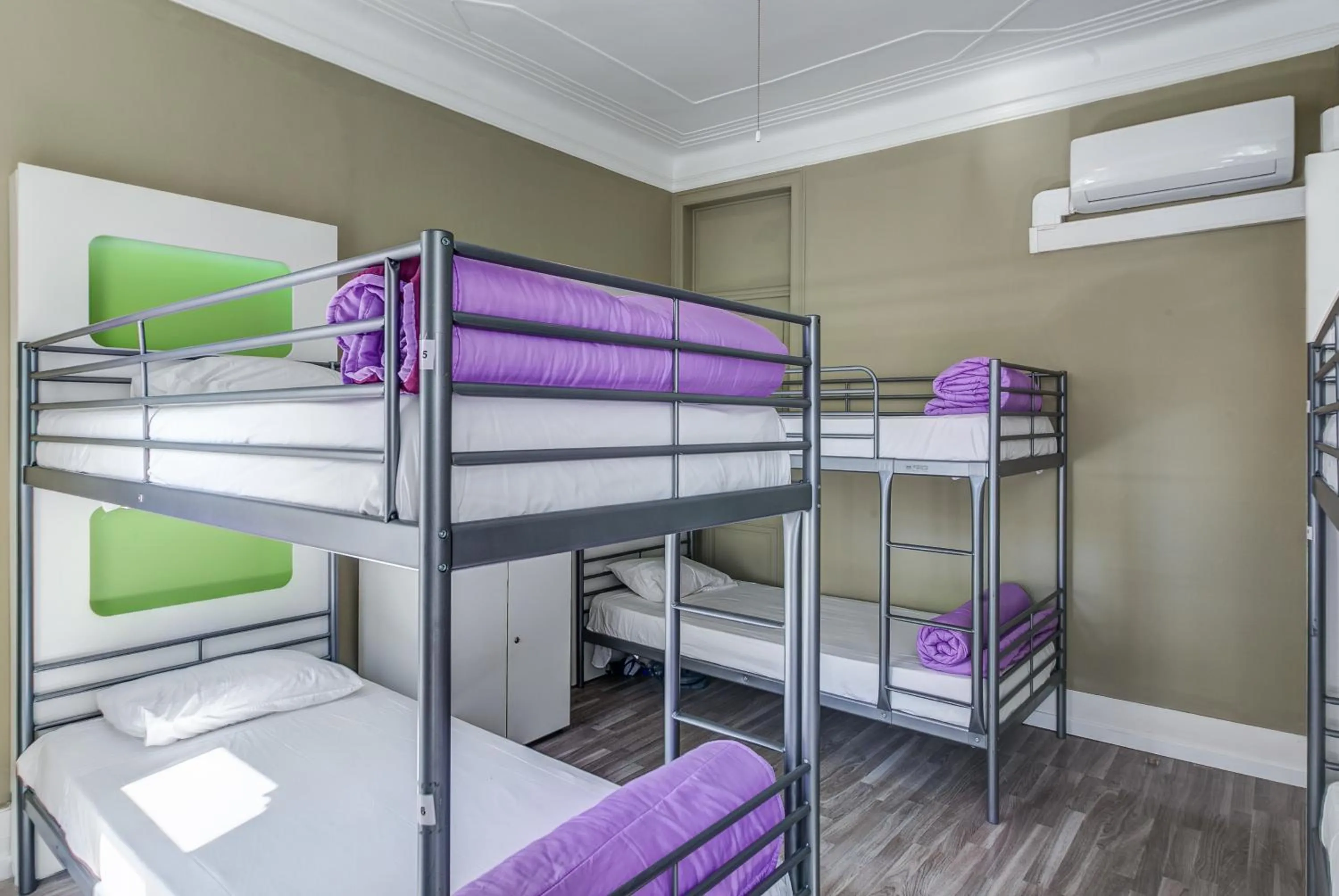 Bedroom, Bed in Hostel Seven Hills