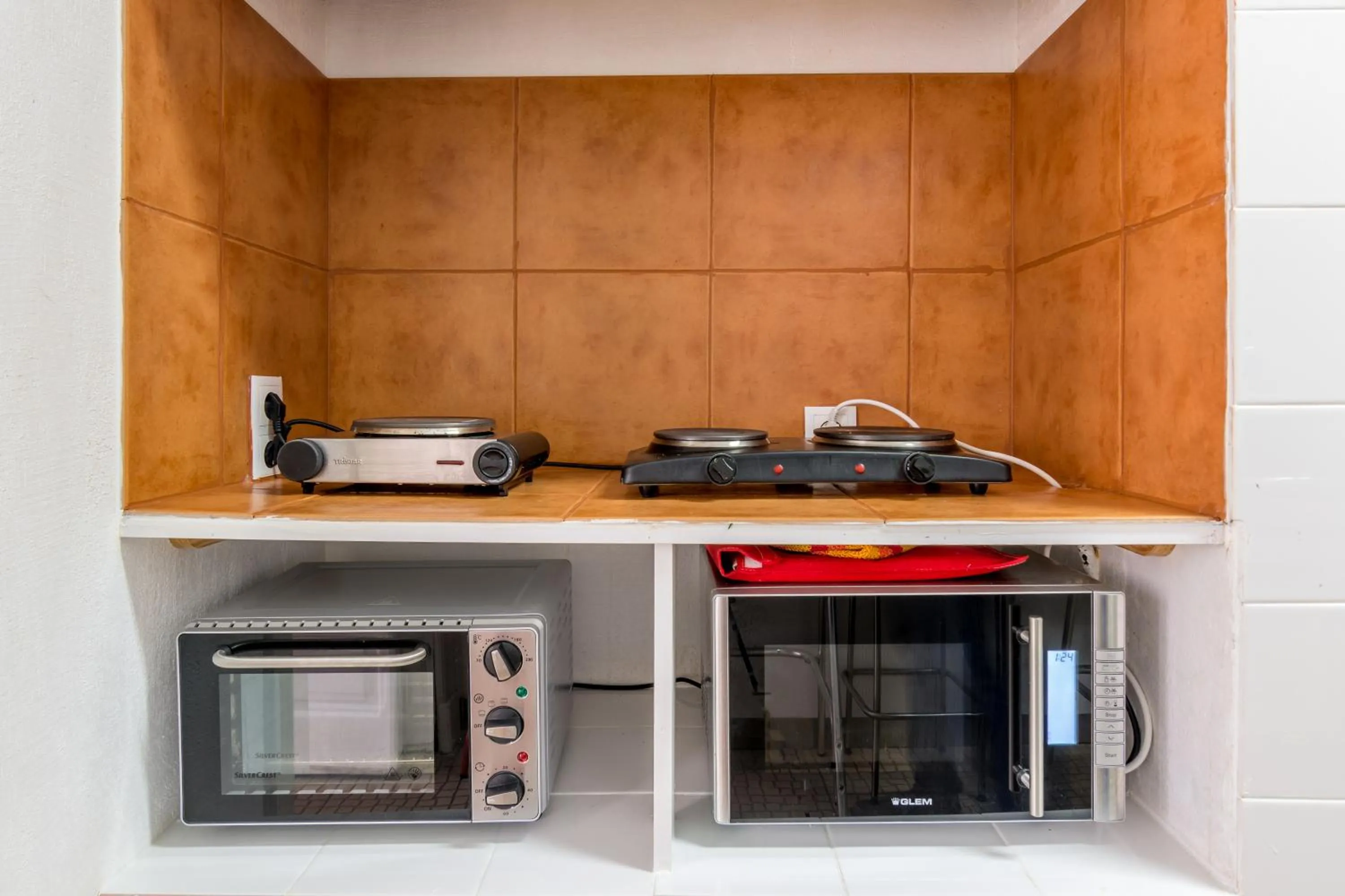 Communal kitchen in Hostel Seven Hills