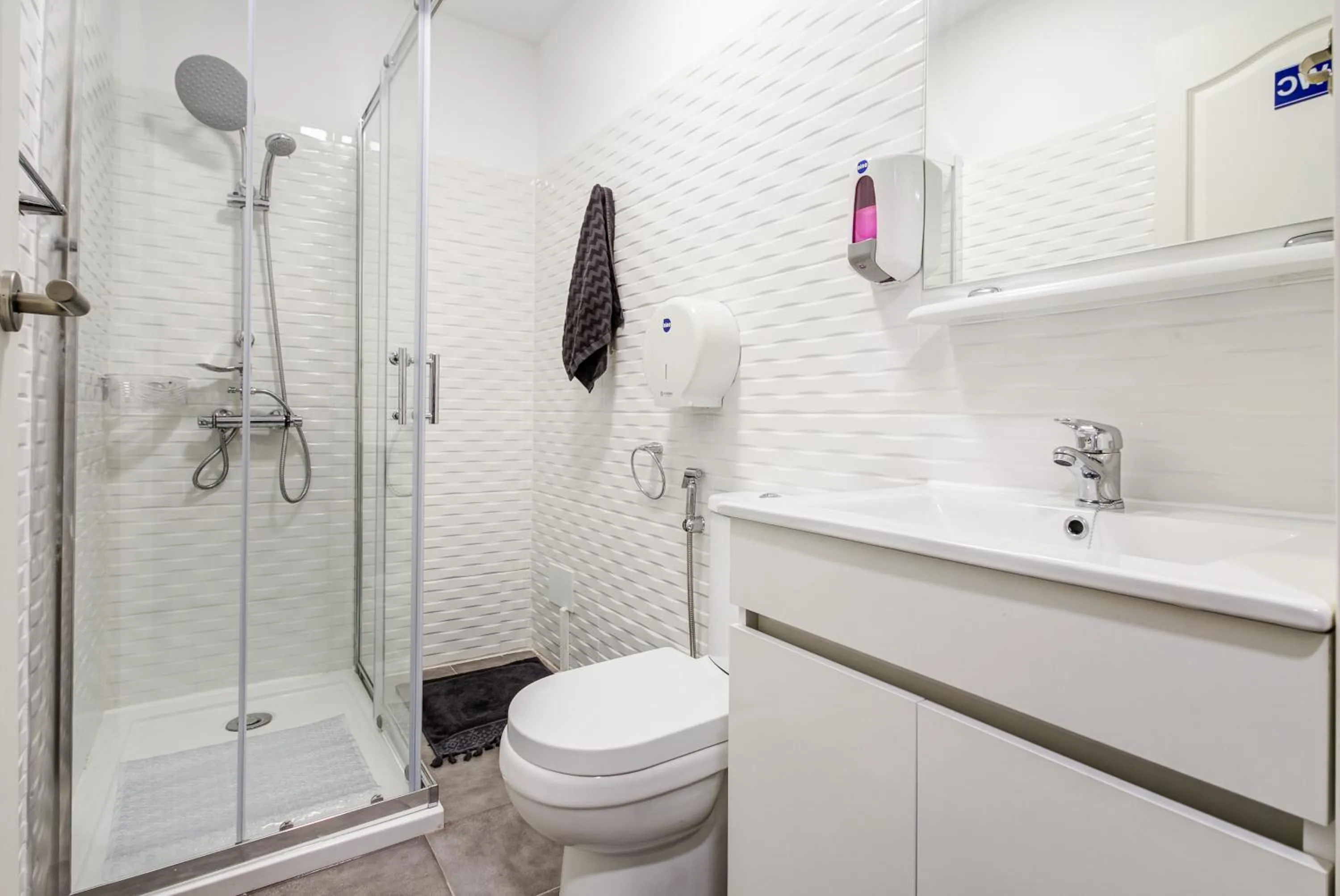 Hot Tub in Hostel Seven Hills