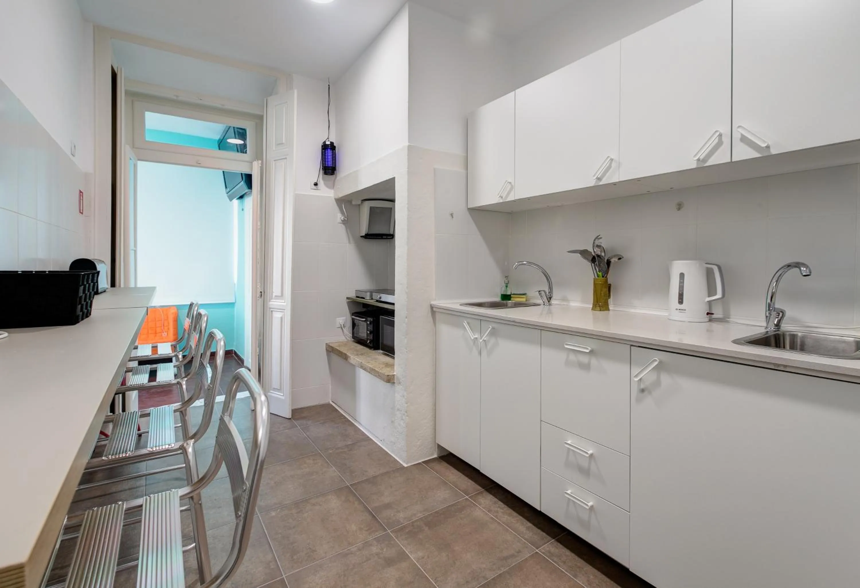 Communal kitchen in Hostel Seven Hills