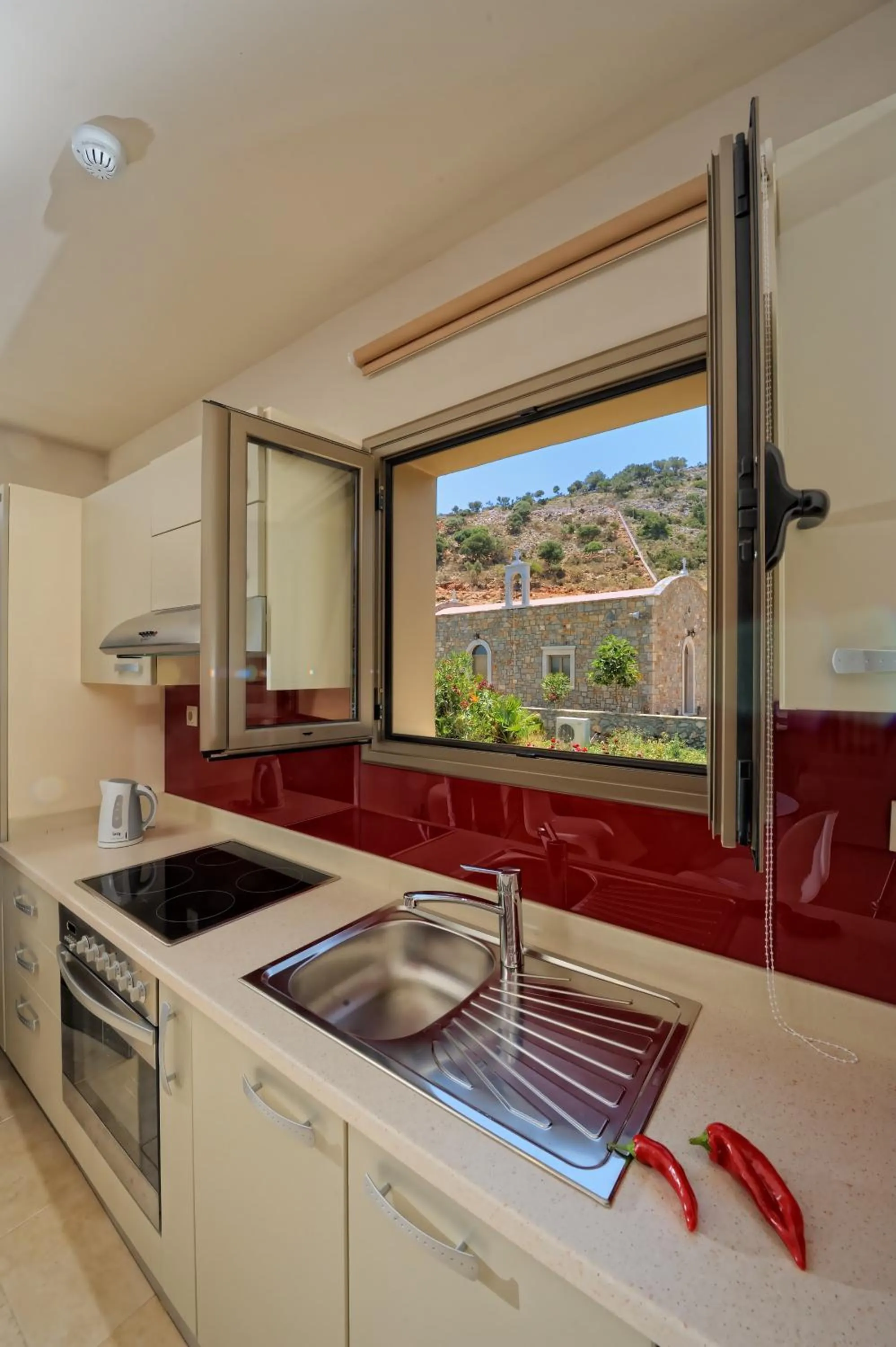 Kitchen or kitchenette, Kitchen/Kitchenette in Royal Heights Resort Villas & Spa