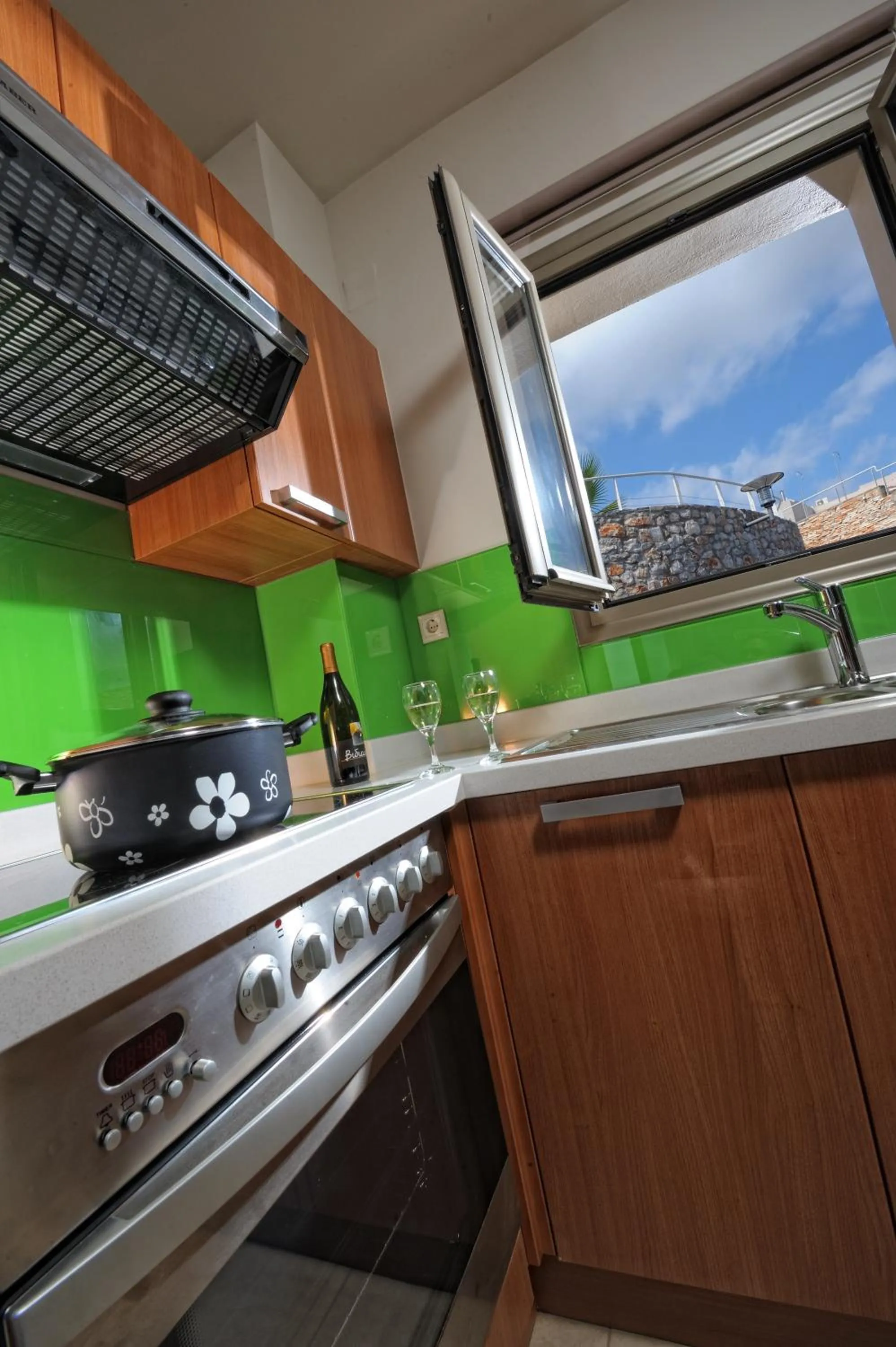 Kitchen or kitchenette, Kitchen/Kitchenette in Royal Heights Resort Villas & Spa