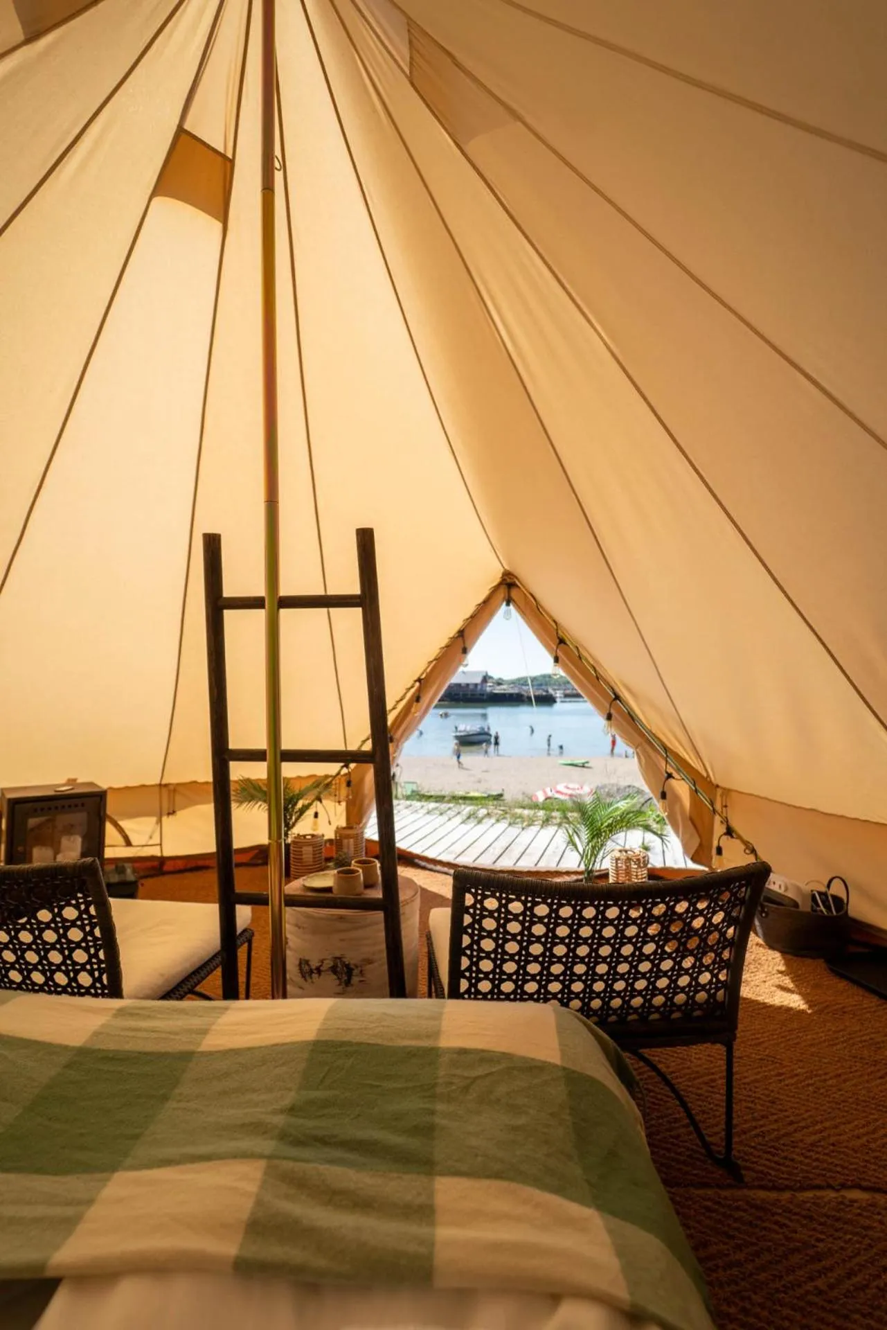 Bed in Skårungen - Hotel, Cabins and Camping