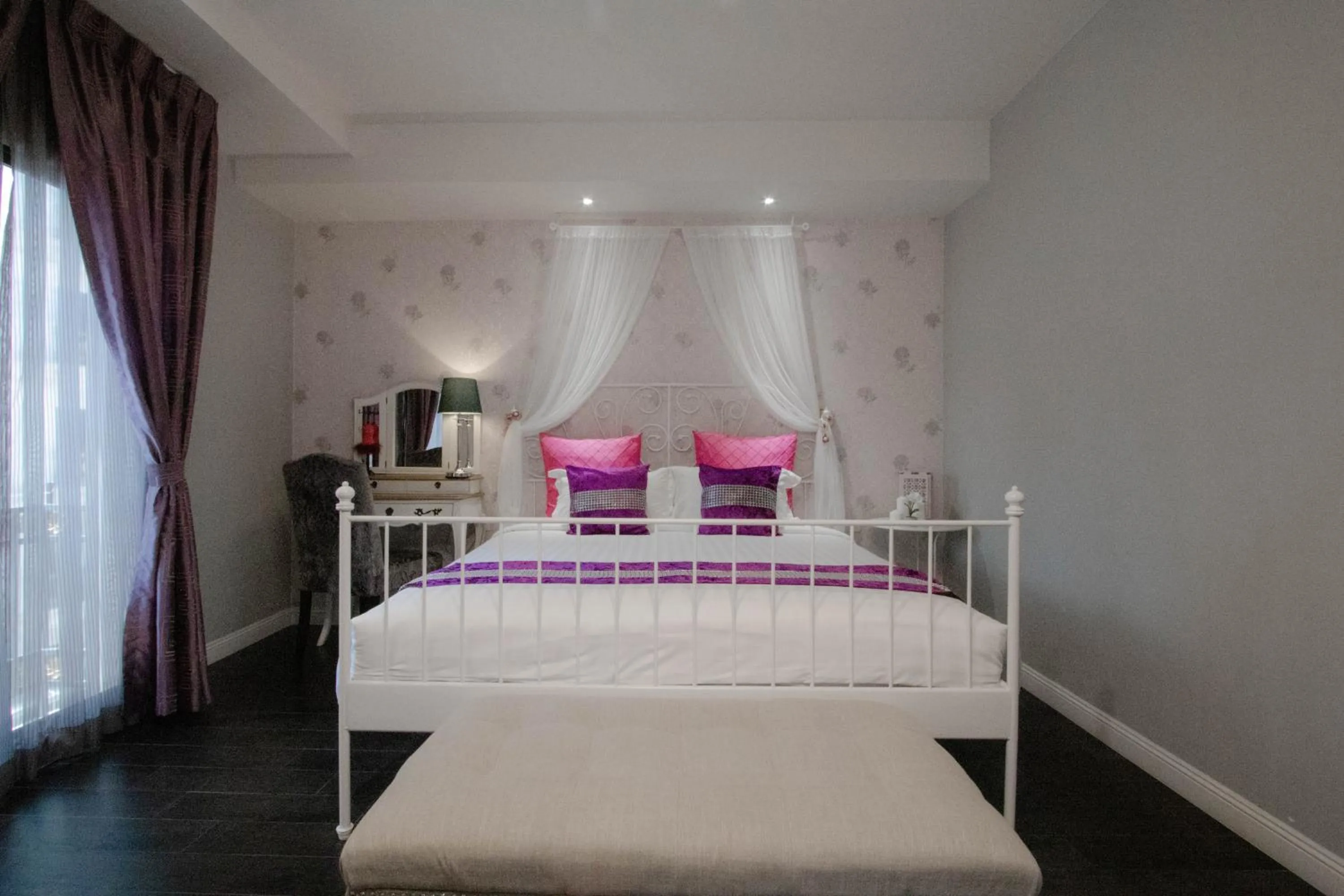 Photo of the whole room, Bed in The Star of Sathorn