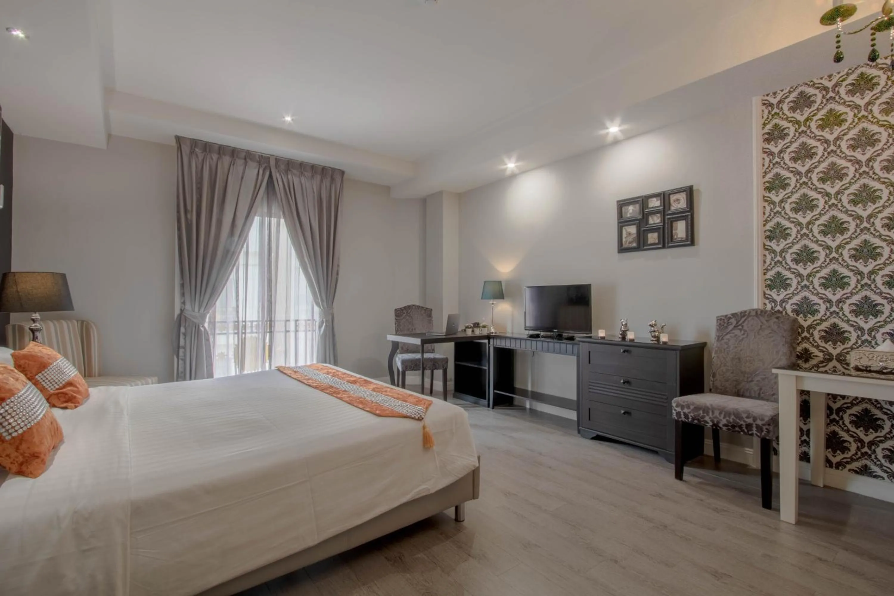 Photo of the whole room, Bed in The Star of Sathorn