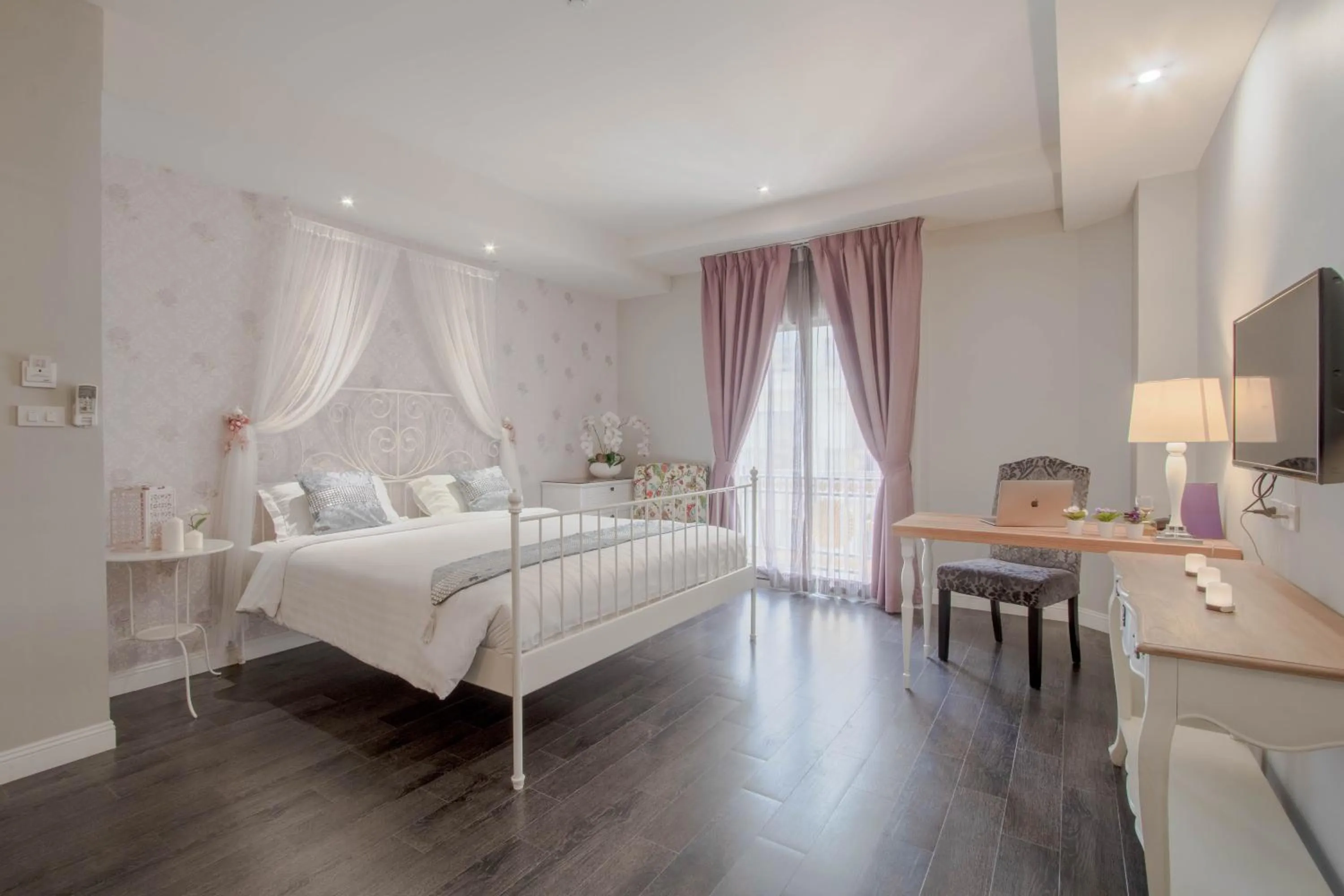 Photo of the whole room, Bed in The Star of Sathorn