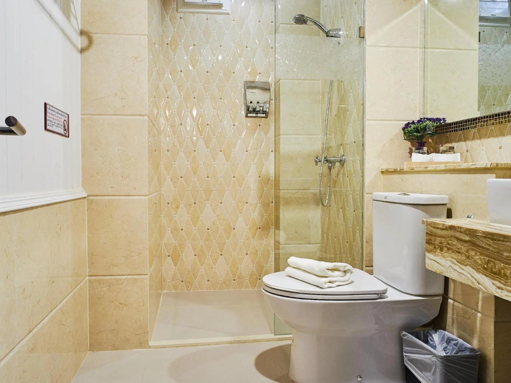 Shower in The Star of Sathorn