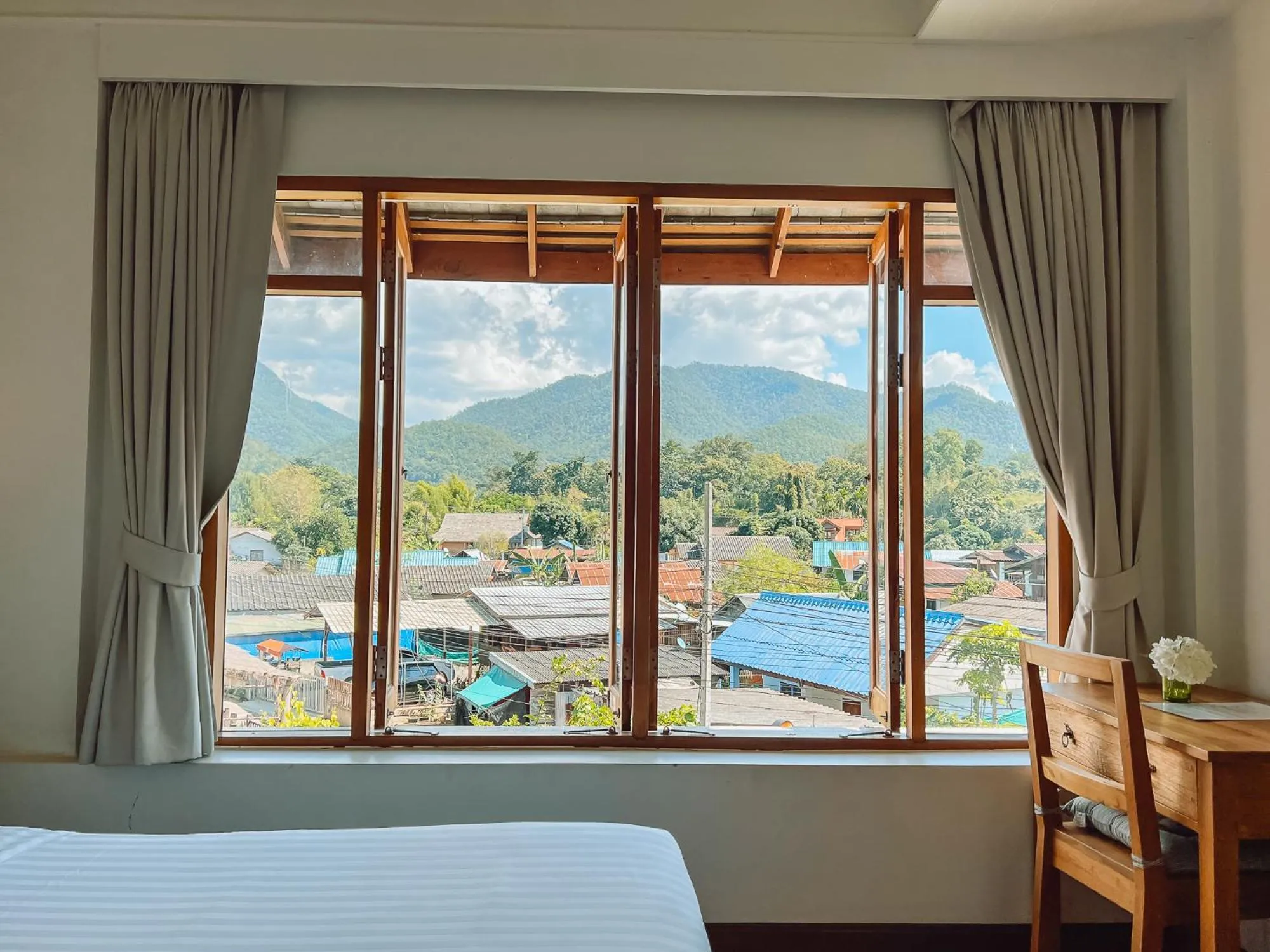 Mountain view, Bed in Pai Cherkaew Boutique House