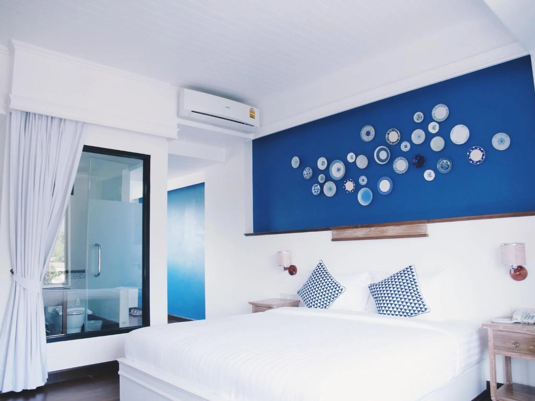 Photo of the whole room, Bed in Pai Cherkaew Boutique House