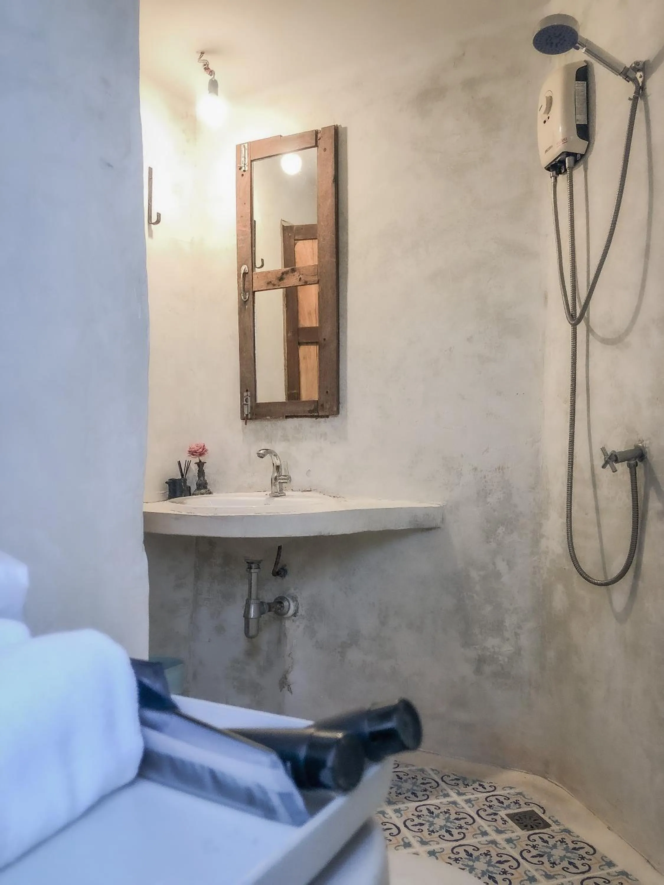 Shower, Bed in De Lit