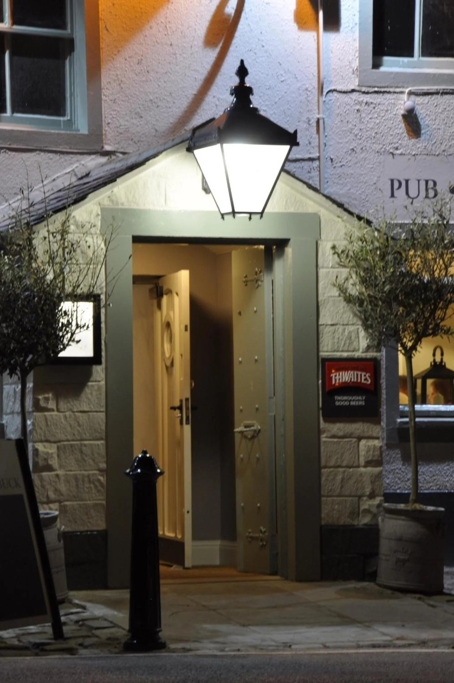 Facade/entrance in Higher Buck Inn