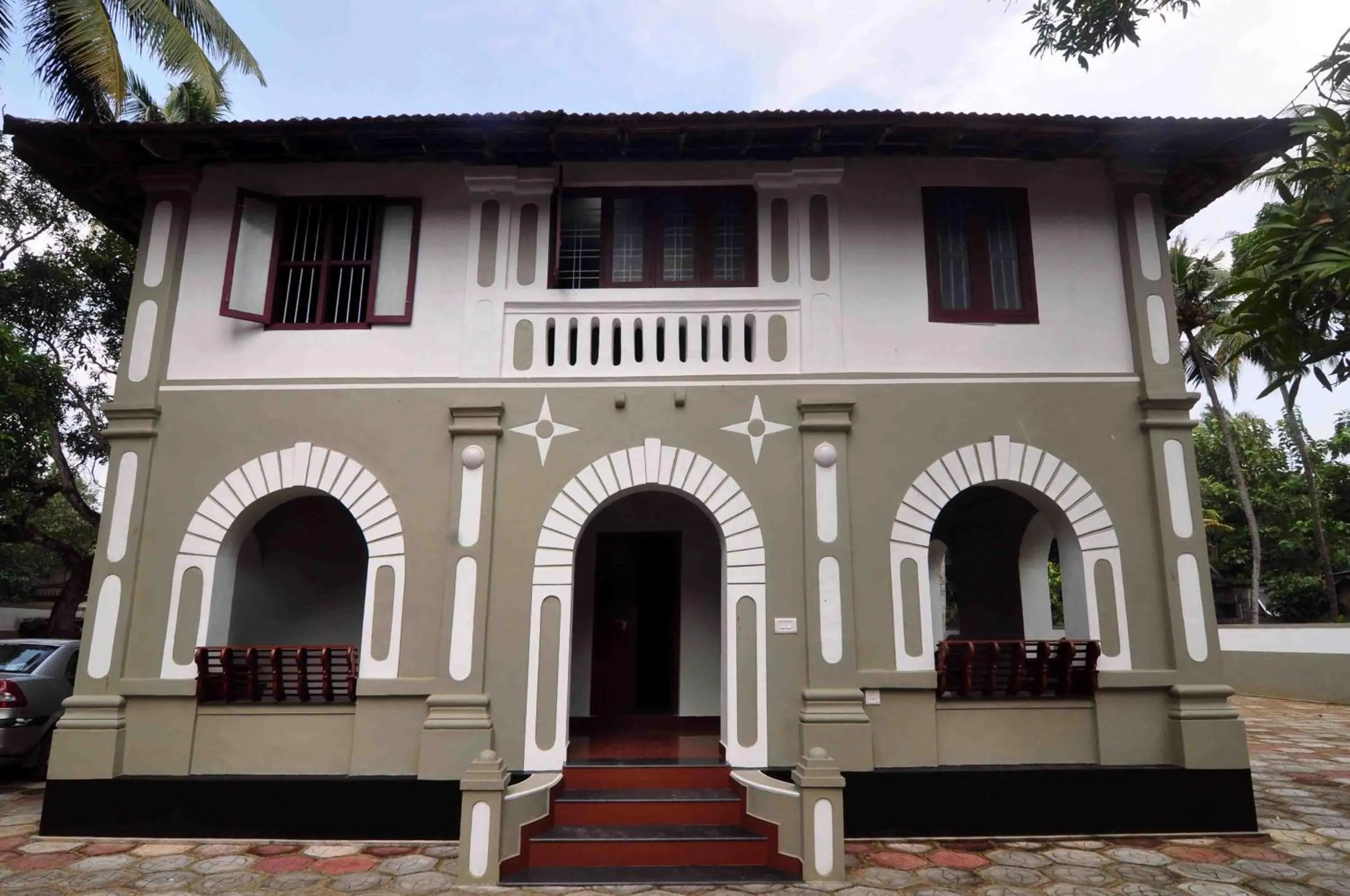 Facade/entrance in Lake County Heritage Home
