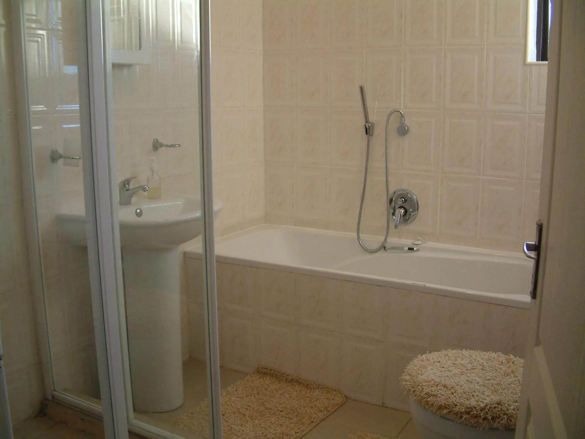 Bathroom in Quest Bed And Breakfast